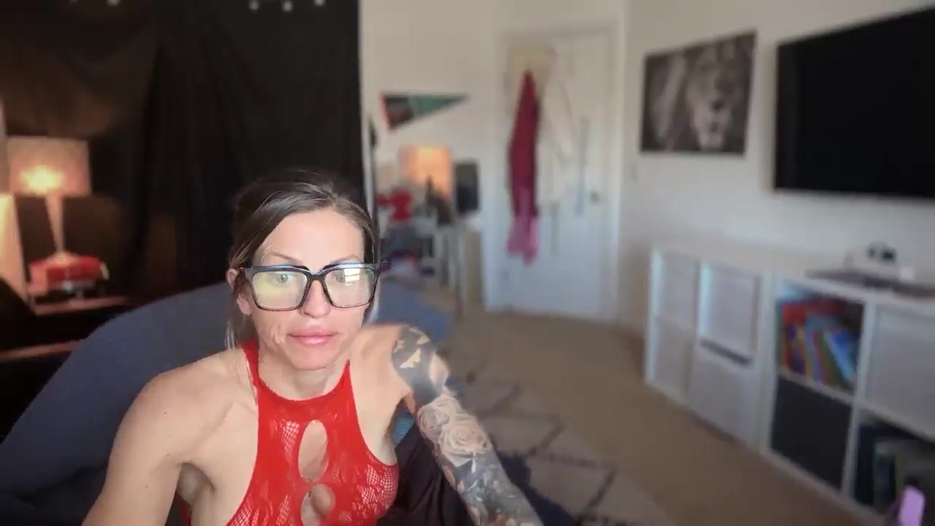 Gallery image thumbnail from HoneyHaus's myfreecams stream on, 12/25/2025, 20:25 image 10 of 20