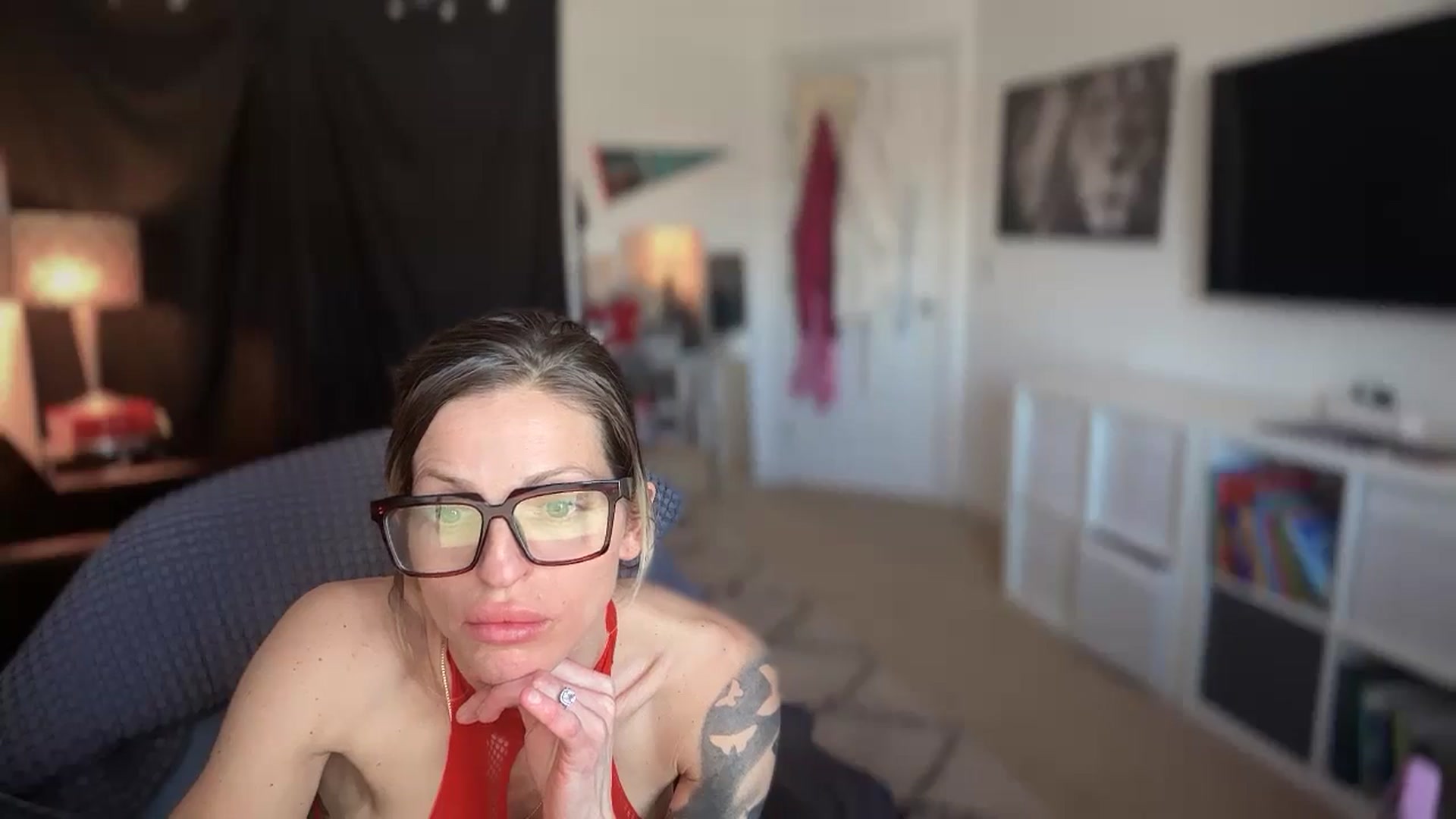 Gallery image thumbnail from HoneyHaus's myfreecams stream on, 12/25/2025, 20:25 image 8 of 20