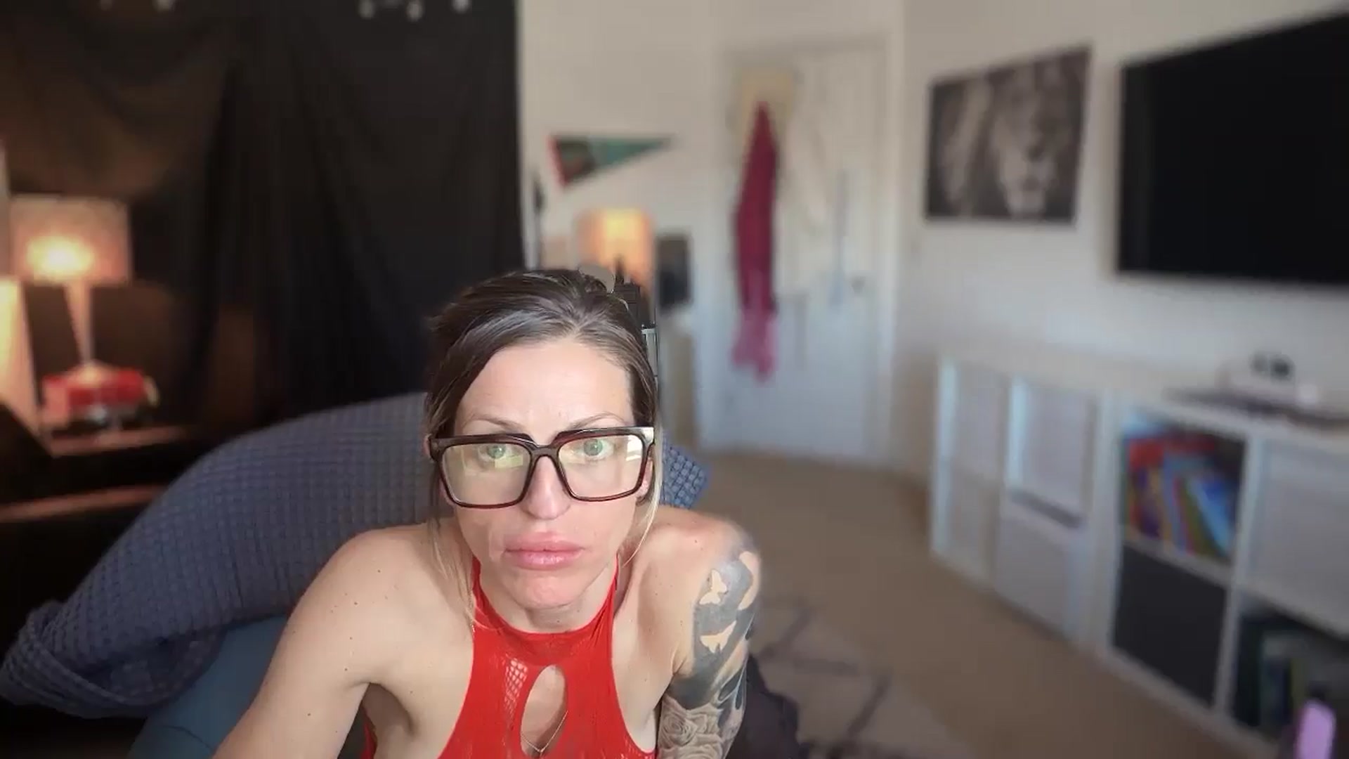 Gallery image thumbnail from HoneyHaus's myfreecams stream on, 12/25/2025, 20:25 image 6 of 20