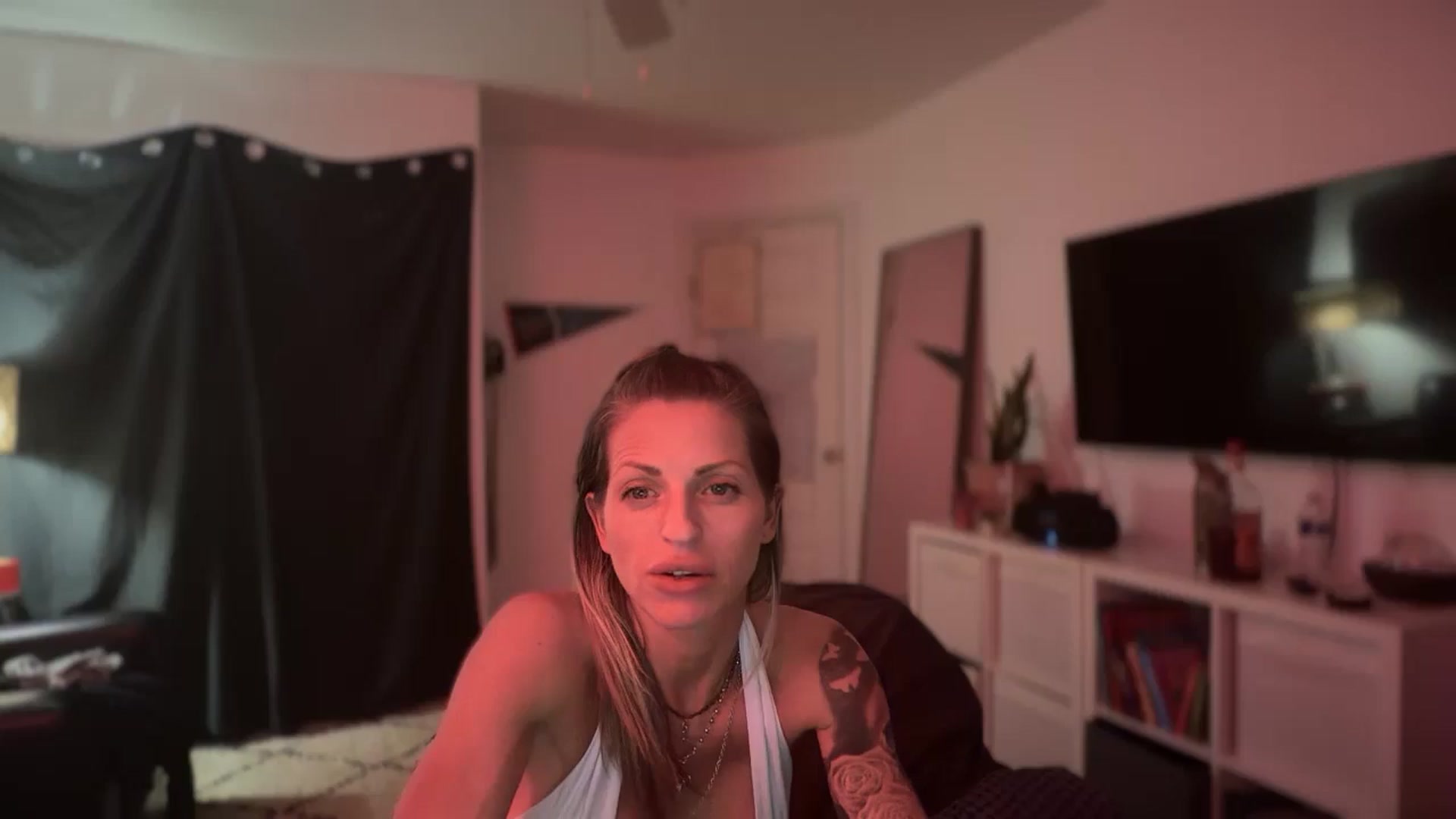 Gallery image thumbnail from HoneyHaus's myfreecams stream on, 12/28/2025, 10:25 image 16 of 20