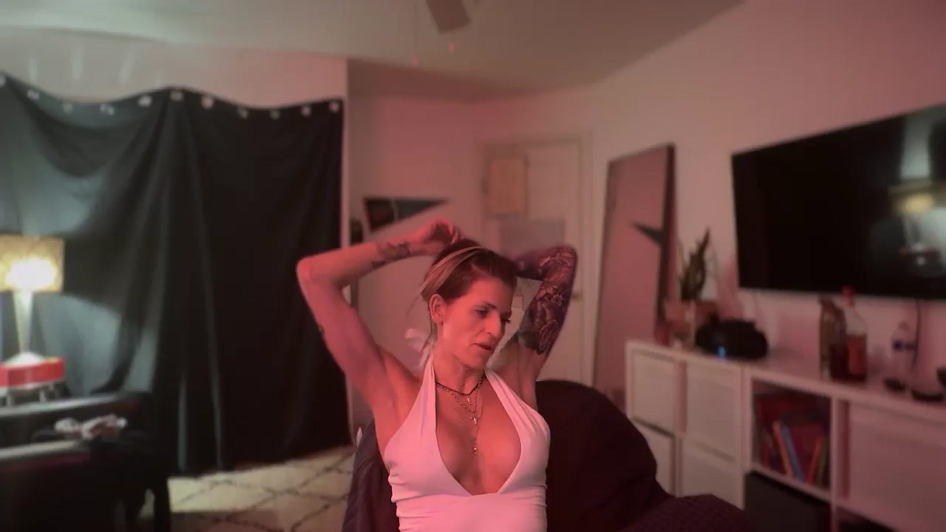 Gallery image thumbnail from HoneyHaus's myfreecams stream on, 12/28/2025, 10:25 image 7 of 20