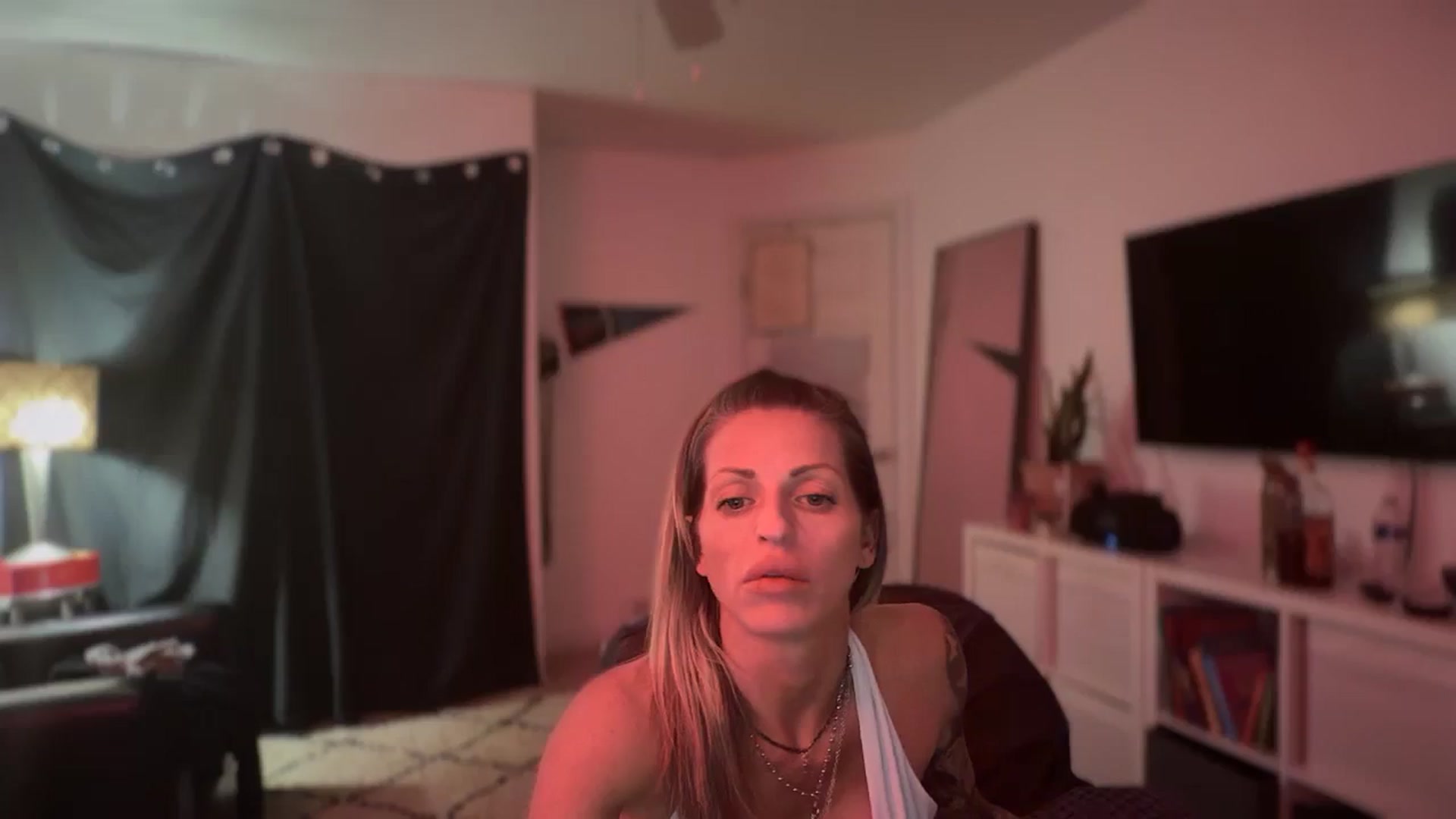 Gallery image thumbnail from HoneyHaus's myfreecams stream on, 12/28/2025, 10:25 image 6 of 20