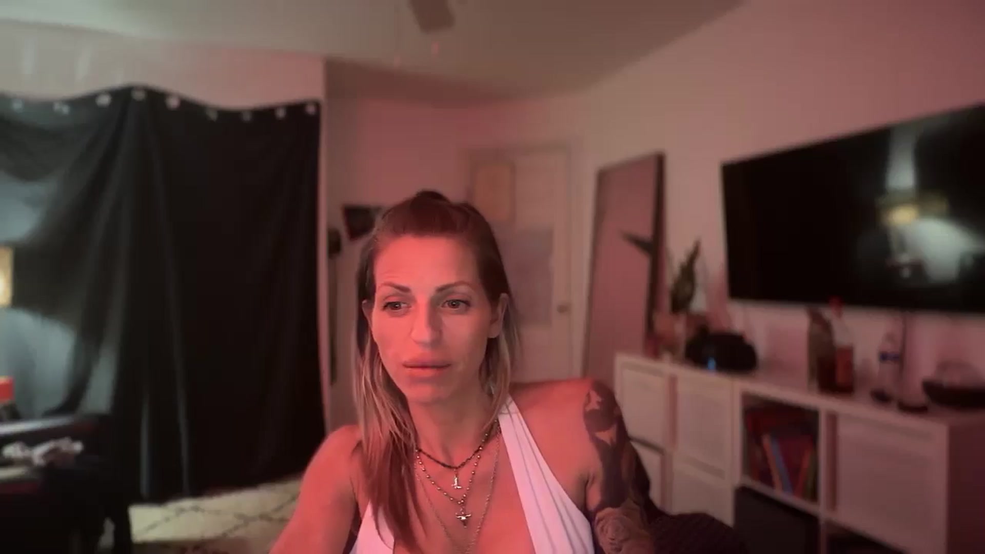 Gallery image thumbnail from HoneyHaus's myfreecams stream on, 12/28/2025, 10:25 image 19 of 20