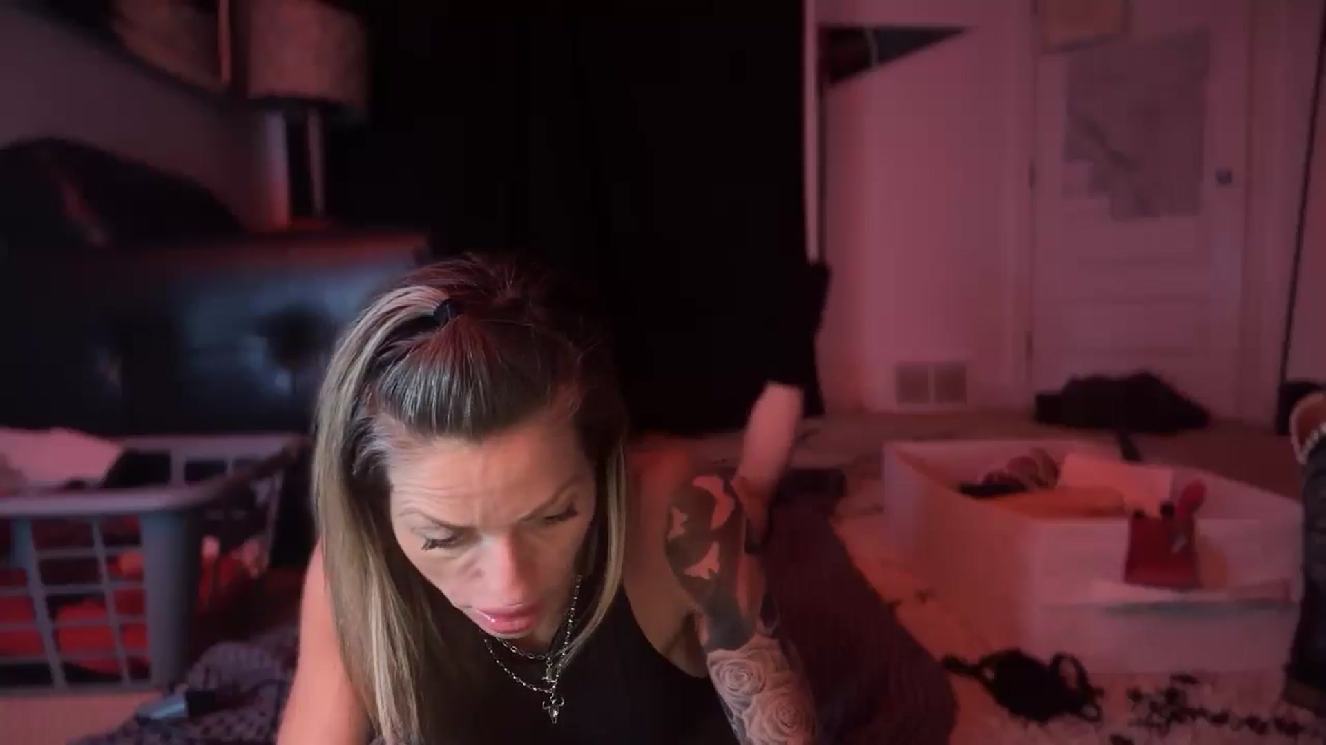 Gallery image thumbnail from HoneyHaus's myfreecams stream on, 12/28/2025, 11:26 image 17 of 20