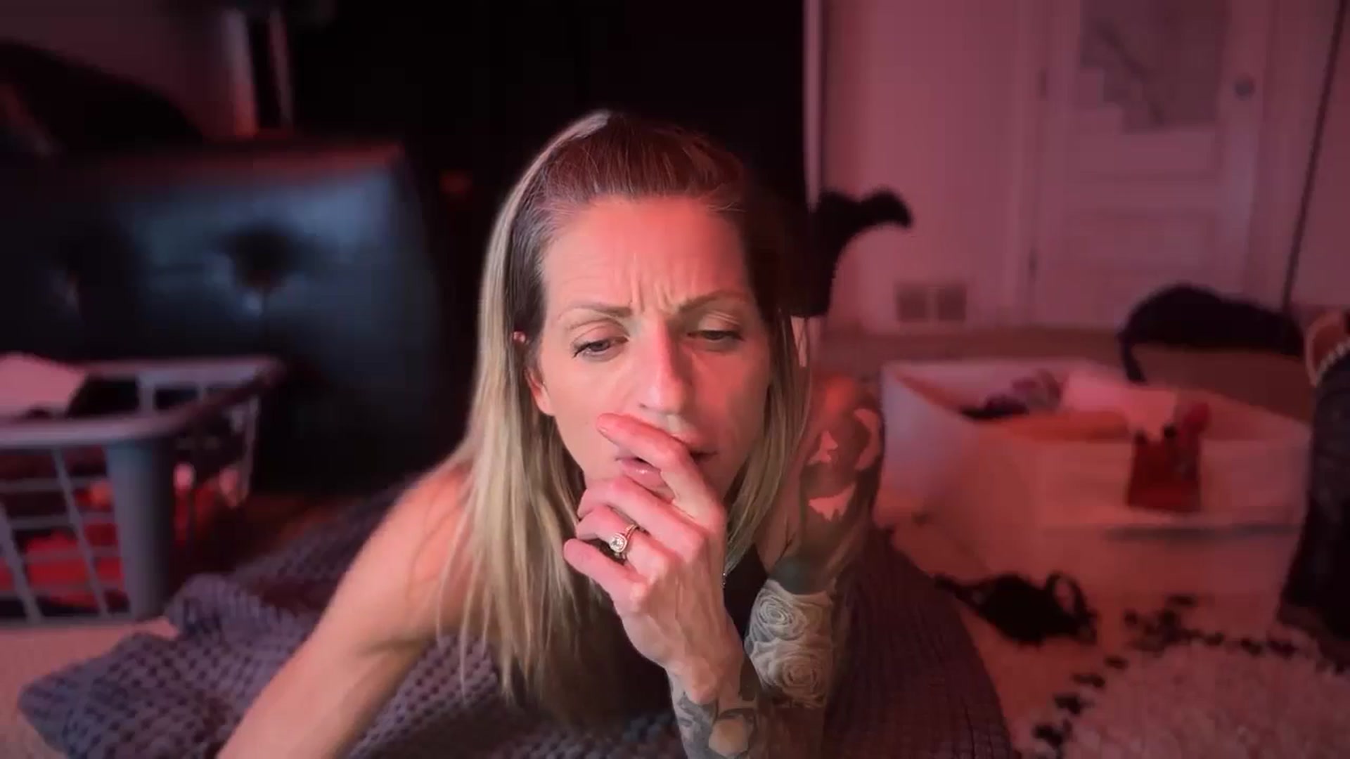 Gallery image thumbnail from HoneyHaus's myfreecams stream on, 12/28/2025, 11:26 image 5 of 20