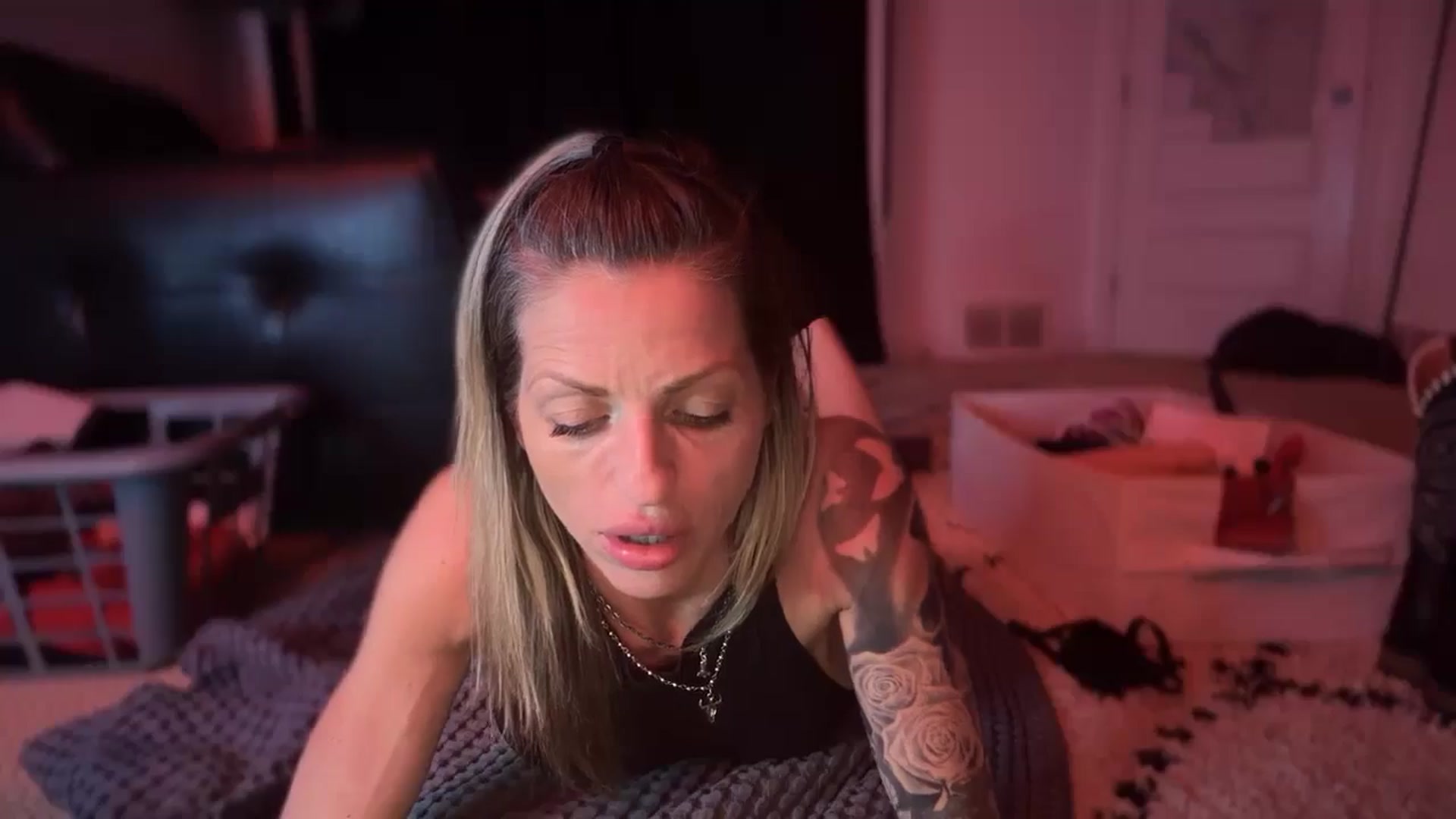 Gallery image thumbnail from HoneyHaus's myfreecams stream on, 12/28/2025, 11:26 image 6 of 20