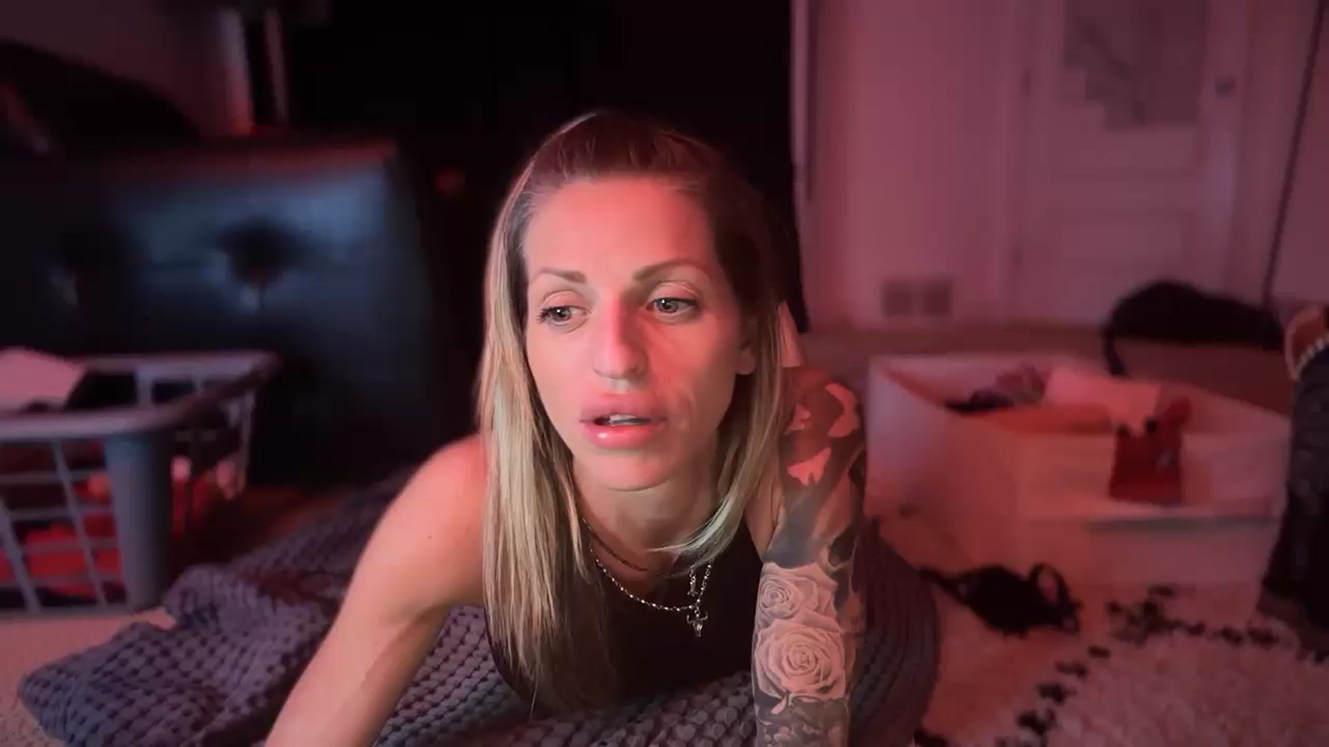 Gallery image thumbnail from HoneyHaus's myfreecams stream on, 12/28/2025, 11:26 image 8 of 20