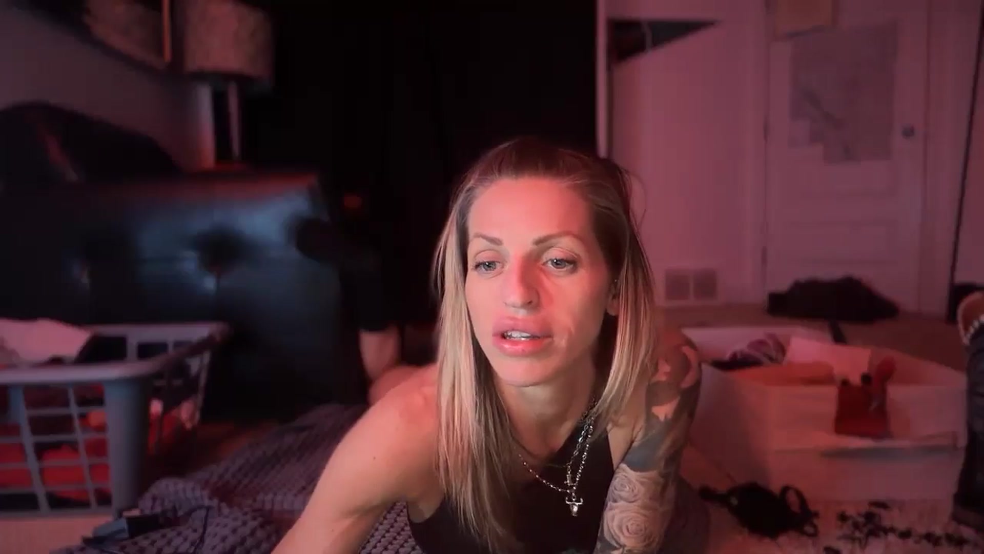 Gallery image thumbnail from HoneyHaus's myfreecams stream on, 12/28/2025, 11:26 image 18 of 20