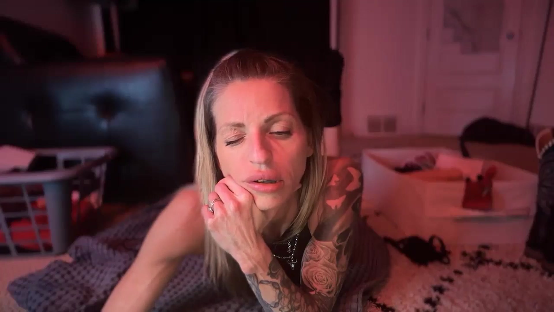 Gallery image thumbnail from HoneyHaus's myfreecams stream on, 12/28/2025, 11:26 image 7 of 20