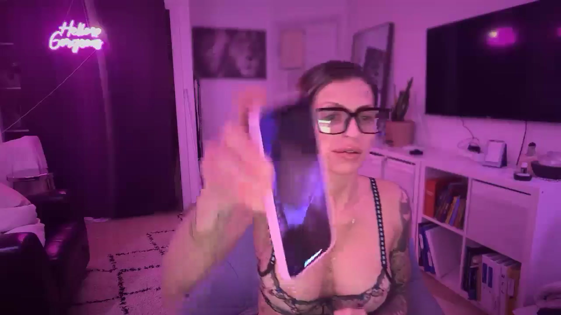 Gallery image thumbnail from HoneyHaus's myfreecams stream on, 12/31/2025, 11:04 image 11 of 20