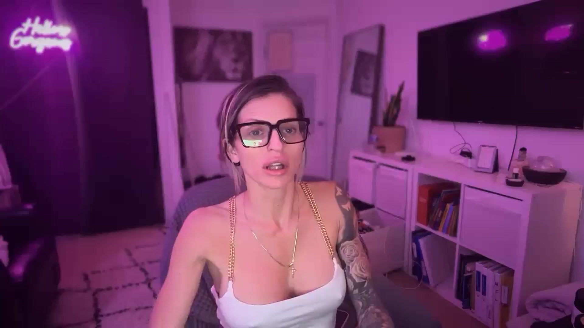 Gallery image thumbnail from HoneyHaus's myfreecams stream on, 12/31/2025, 11:51 image 5 of 20