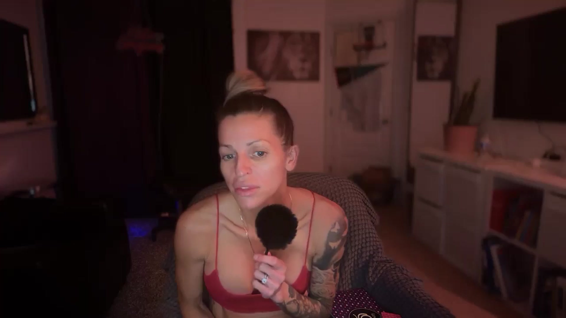 Gallery image thumbnail from HoneyHaus's myfreecams stream on, 01/02/2026, 07:05 image 11 of 20