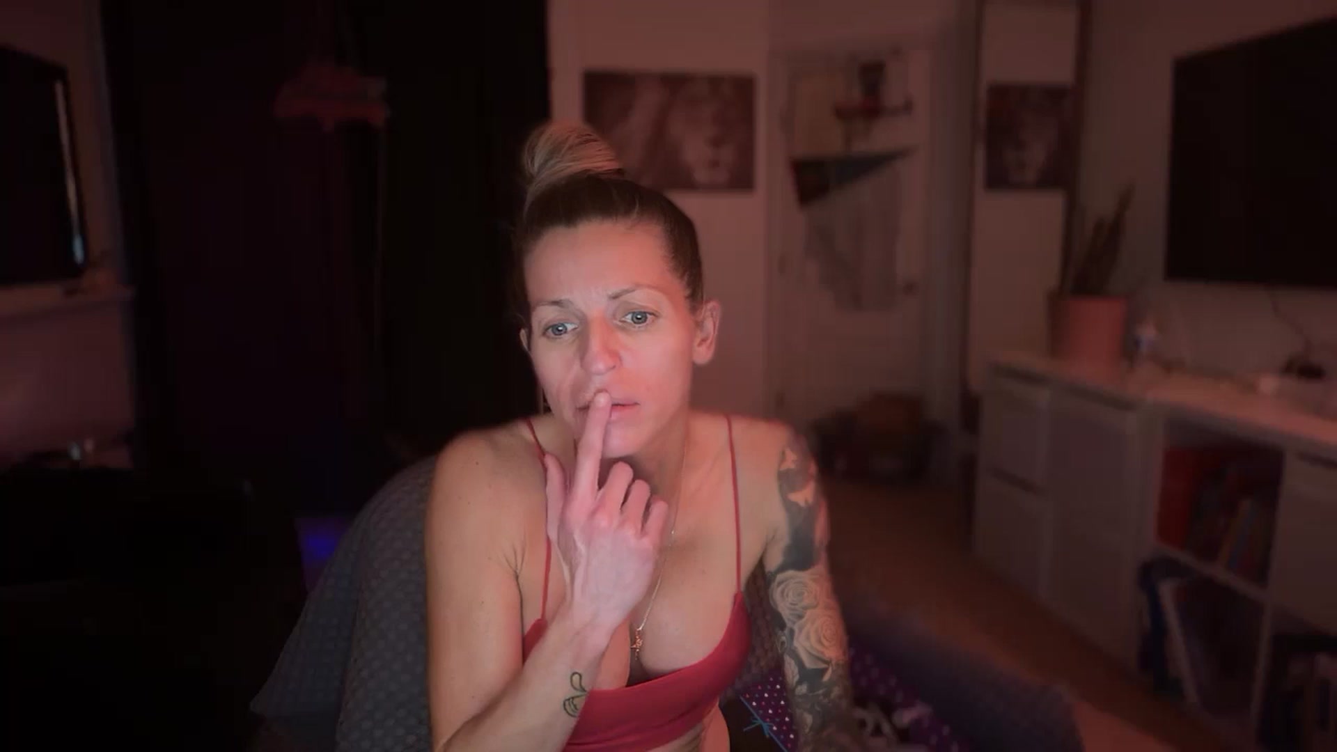 Gallery image thumbnail from HoneyHaus's myfreecams stream on, 01/02/2026, 07:05 image 15 of 20