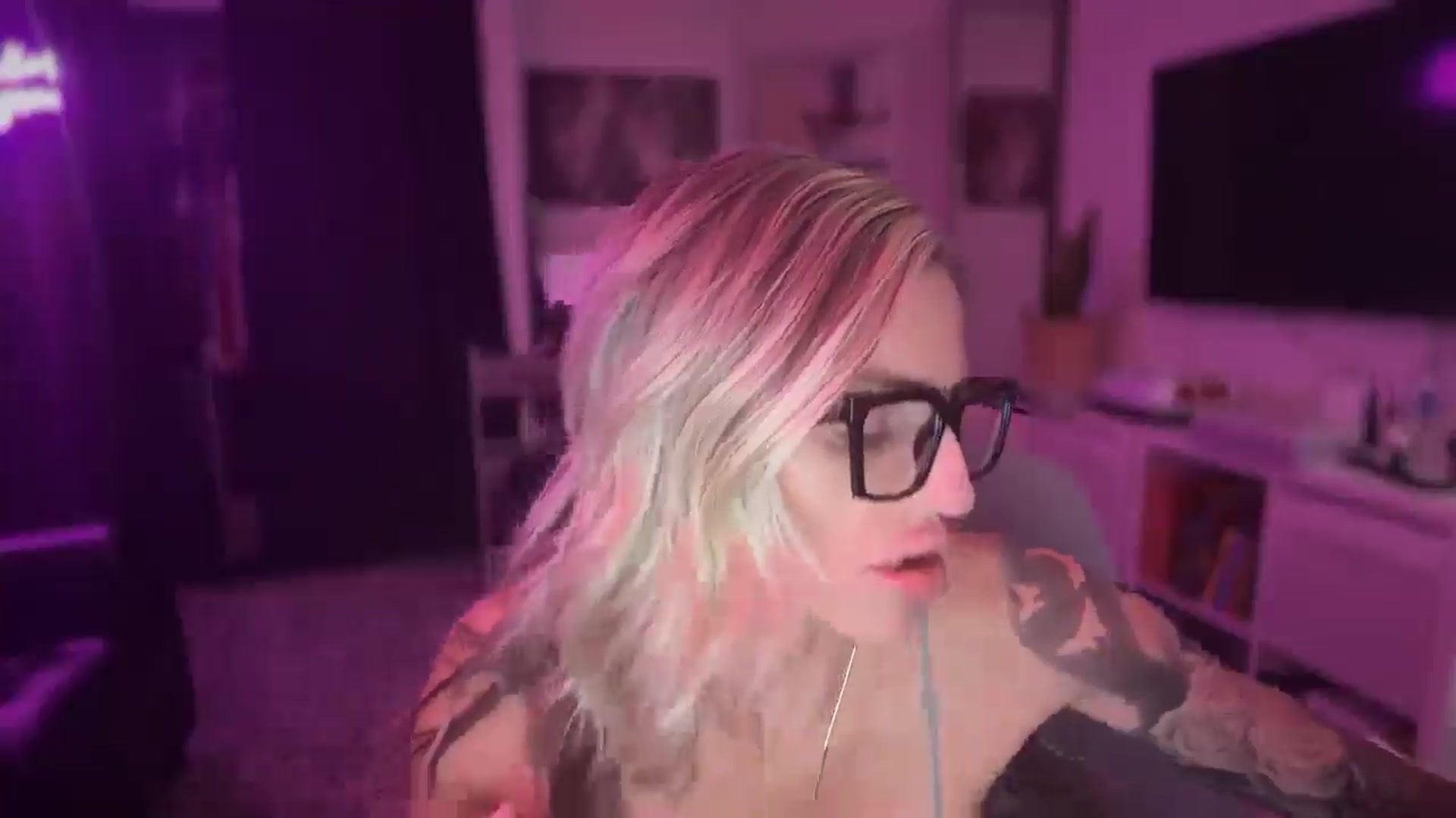 Gallery image thumbnail from HoneyHaus's myfreecams stream on, 01/03/2026, 08:12 image 8 of 20
