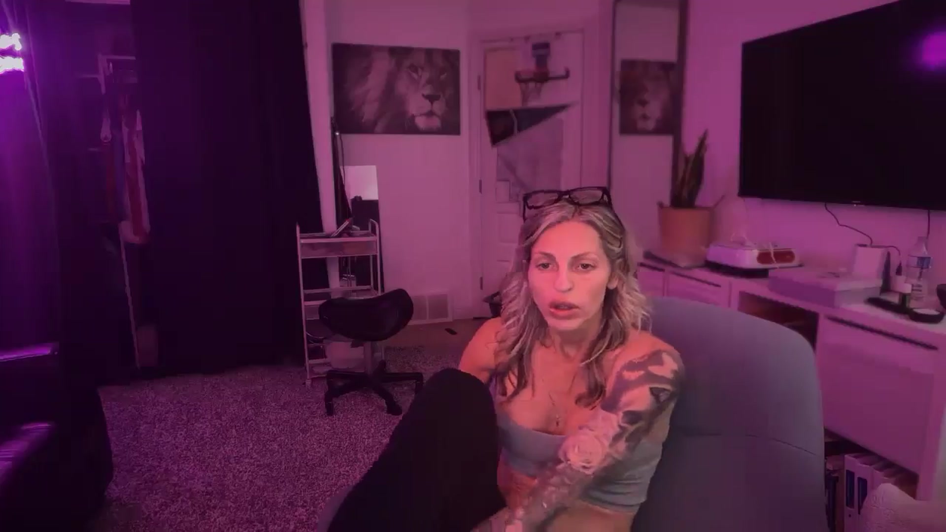 Gallery image thumbnail from HoneyHaus's myfreecams stream on, 01/03/2026, 08:12 image 18 of 20