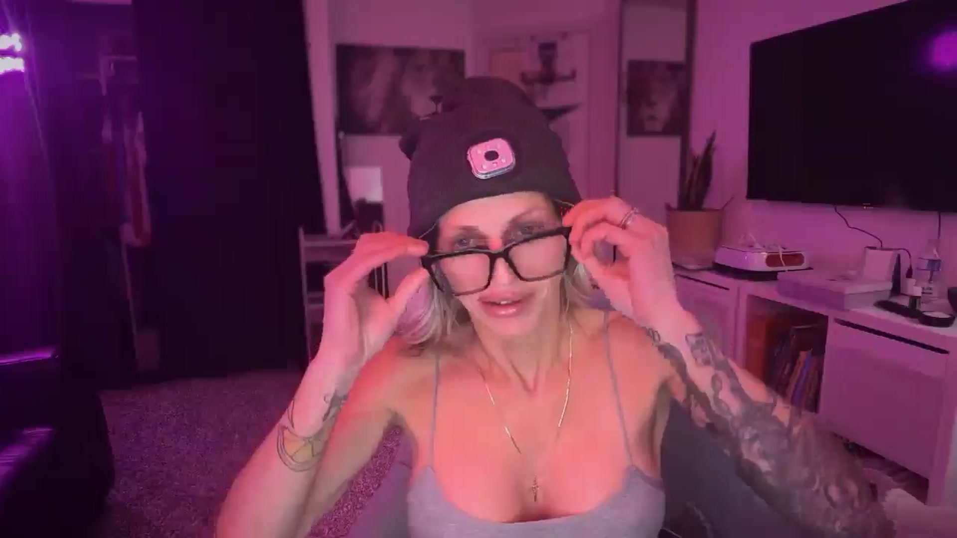 Gallery image thumbnail from HoneyHaus's myfreecams stream on, 01/03/2026, 08:12 image 10 of 20