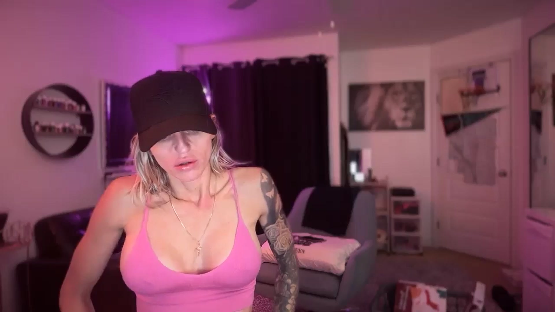 Gallery image thumbnail from HoneyHaus's myfreecams stream on, 01/05/2026, 07:23 image 16 of 20