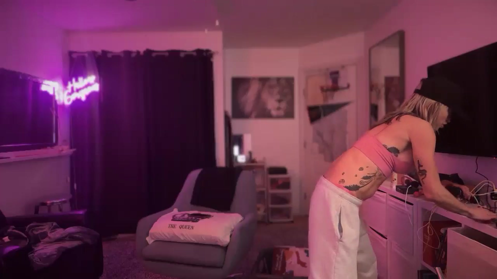 Gallery image thumbnail from HoneyHaus's myfreecams stream on, 01/05/2026, 07:23 image 9 of 20