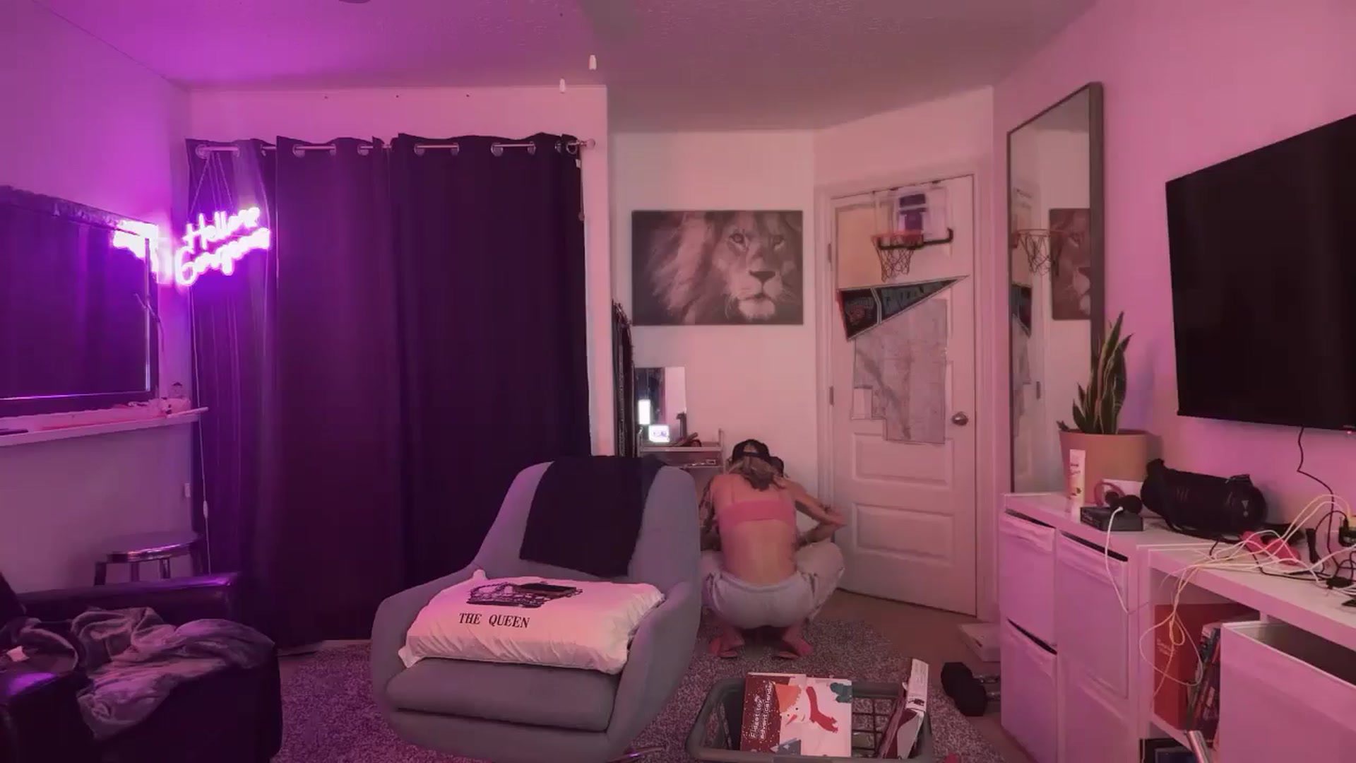 Gallery image thumbnail from HoneyHaus's myfreecams stream on, 01/05/2026, 07:23 image 10 of 20