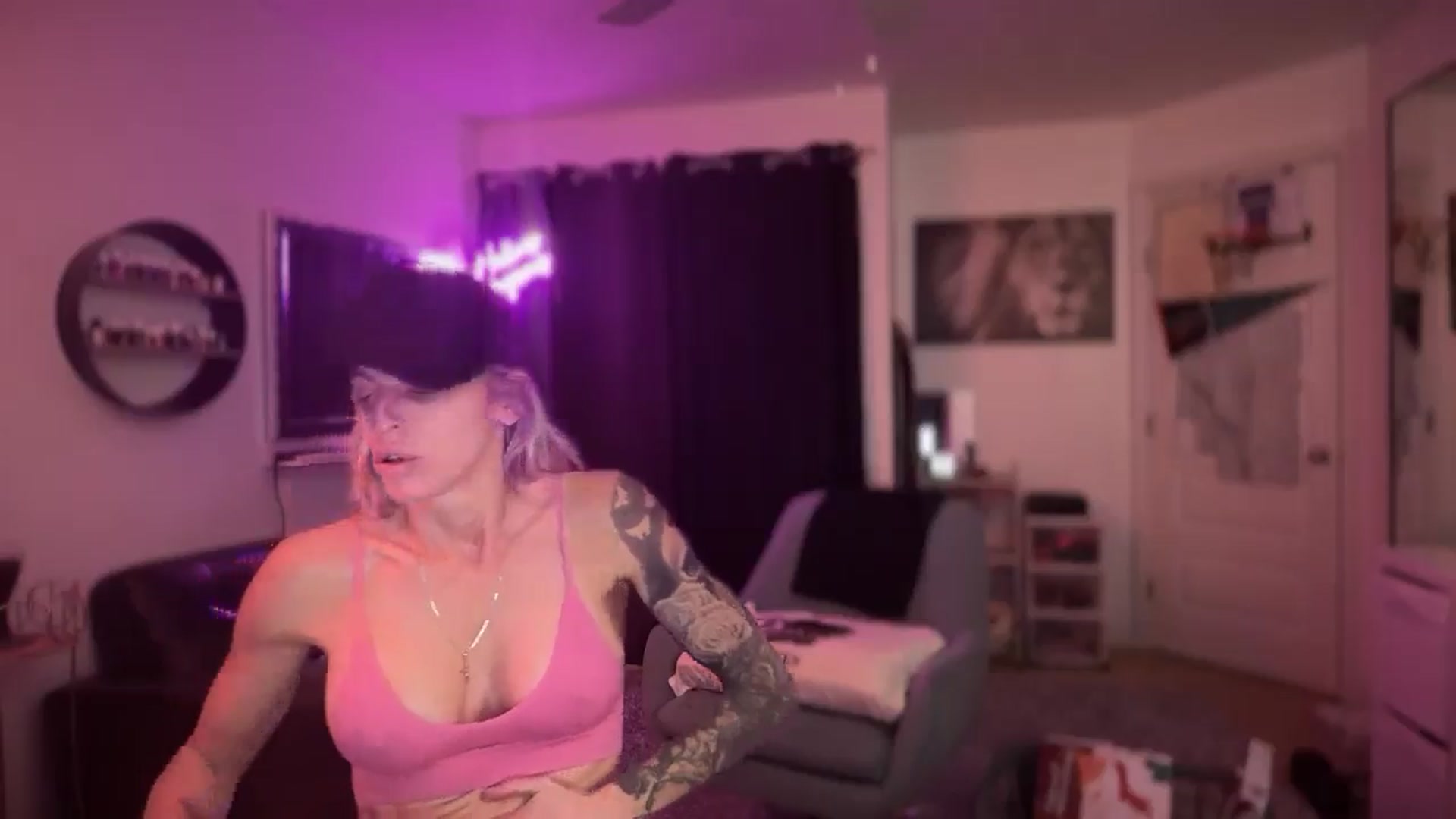 Gallery image thumbnail from HoneyHaus's myfreecams stream on, 01/05/2026, 07:23 image 13 of 20