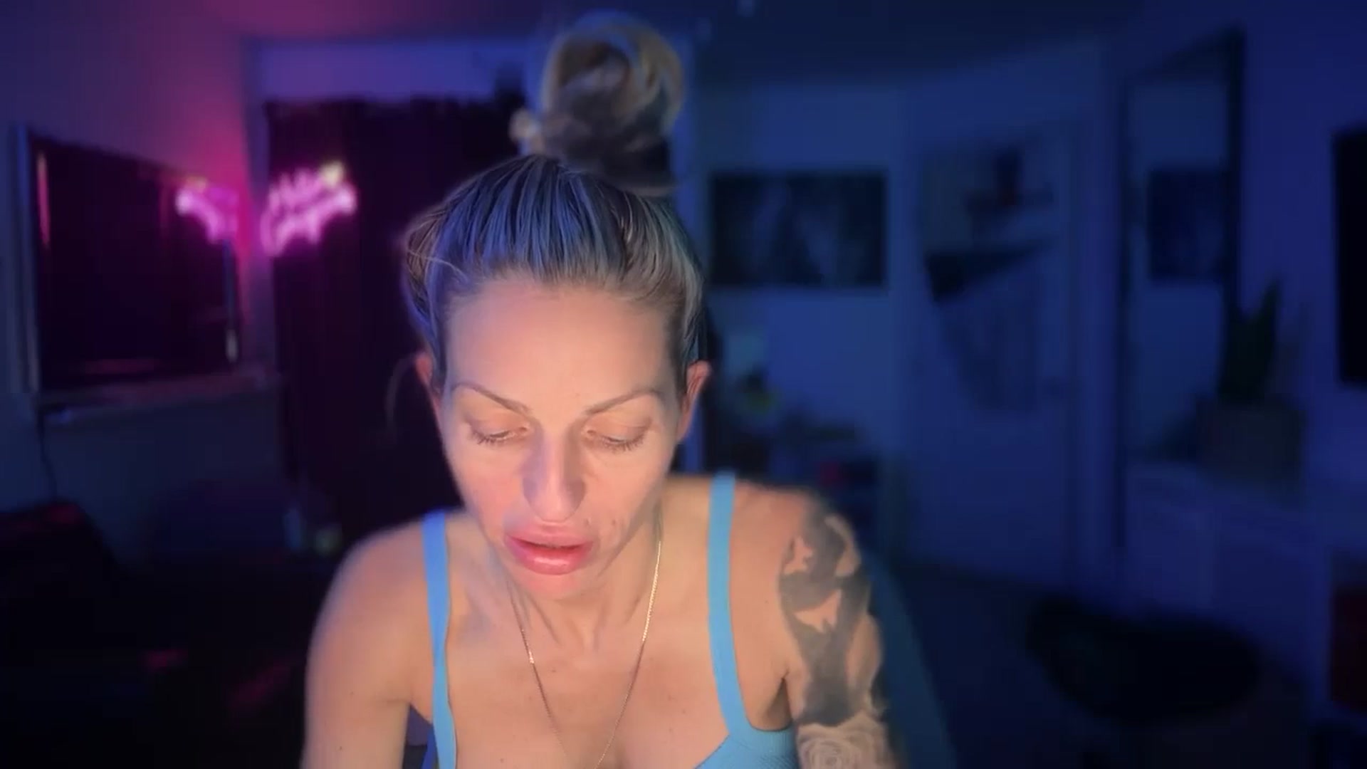 Gallery image thumbnail from HoneyHaus's myfreecams stream on, 01/06/2026, 07:33 image 15 of 20