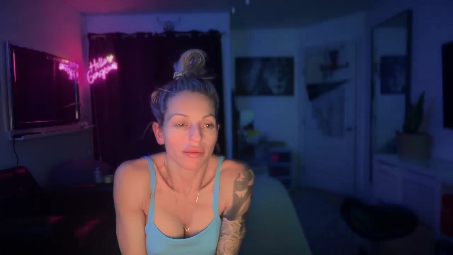 Gallery image thumbnail from HoneyHaus's myfreecams stream on, 01/06/2026, 07:33 image 11 of 20