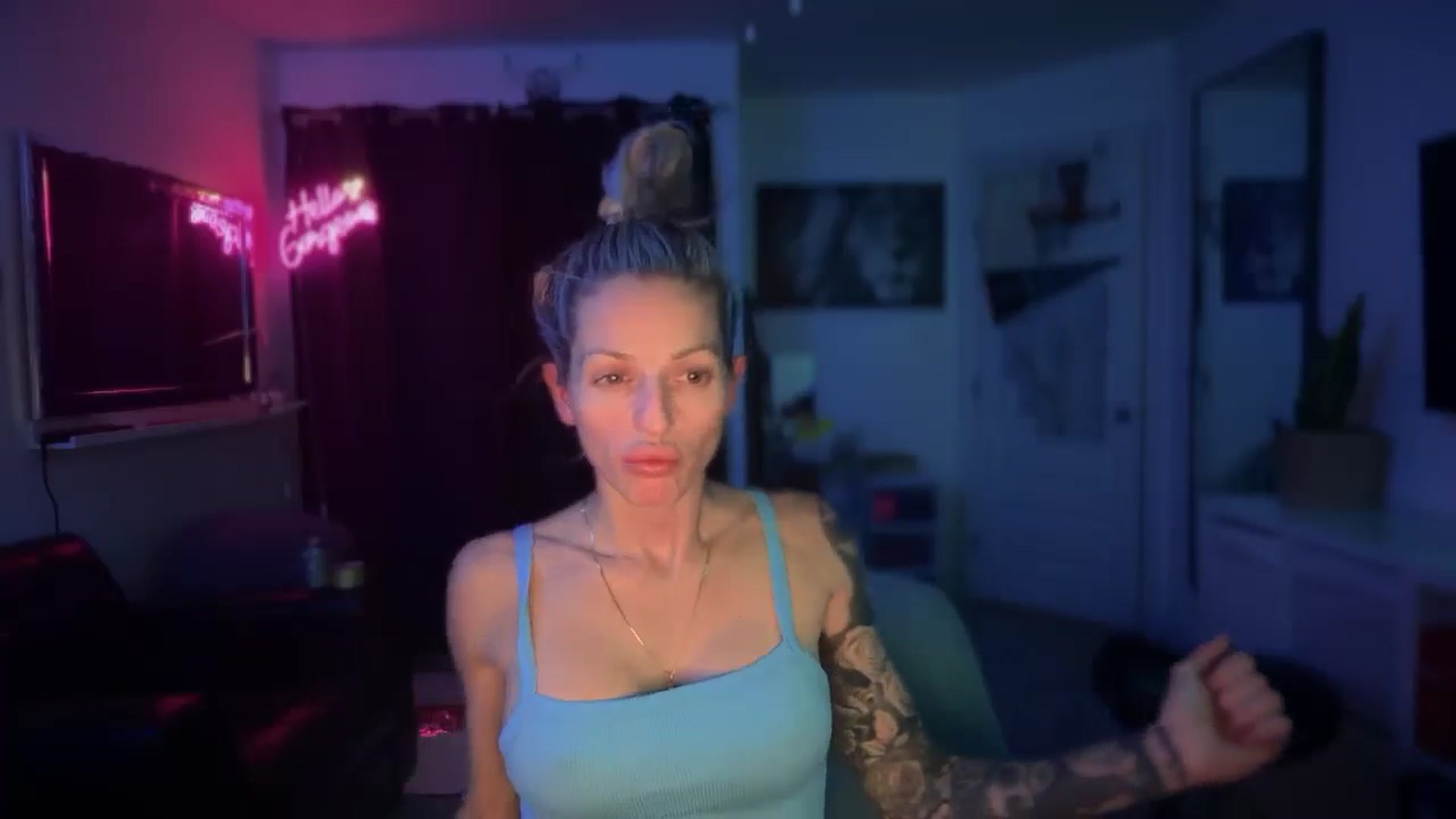 Gallery image thumbnail from HoneyHaus's myfreecams stream on, 01/06/2026, 07:33 image 7 of 20