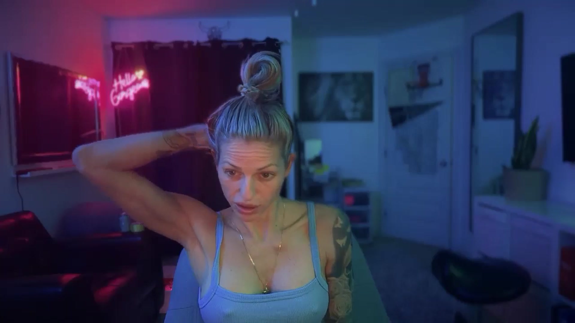 Gallery image thumbnail from HoneyHaus's myfreecams stream on, 01/06/2026, 07:33 image 6 of 20