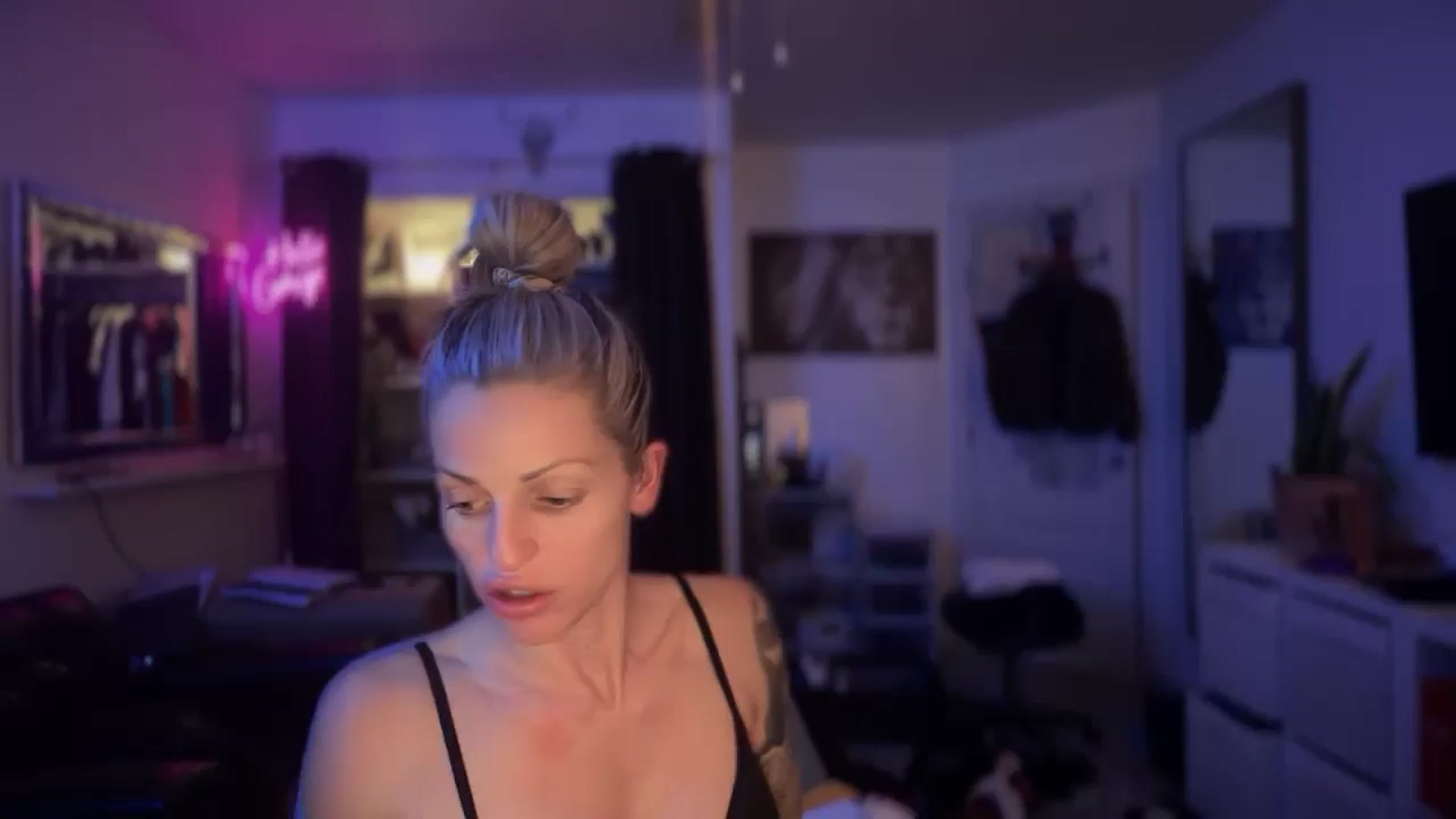 Gallery image thumbnail from HoneyHaus's myfreecams stream on, 01/08/2026, 09:23 image 3 of 20