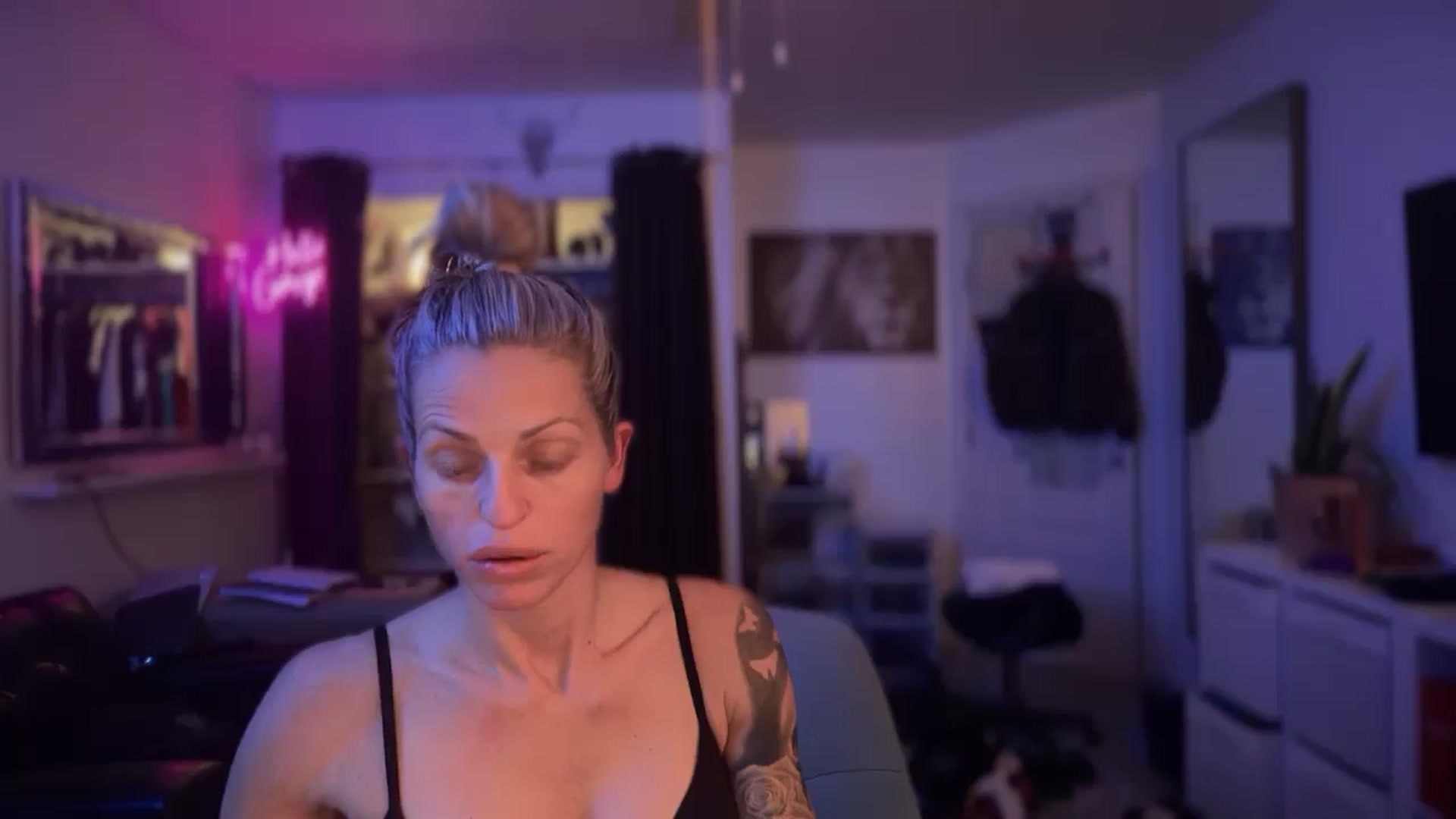 Gallery image thumbnail from HoneyHaus's myfreecams stream on, 01/08/2026, 09:23 image 2 of 20