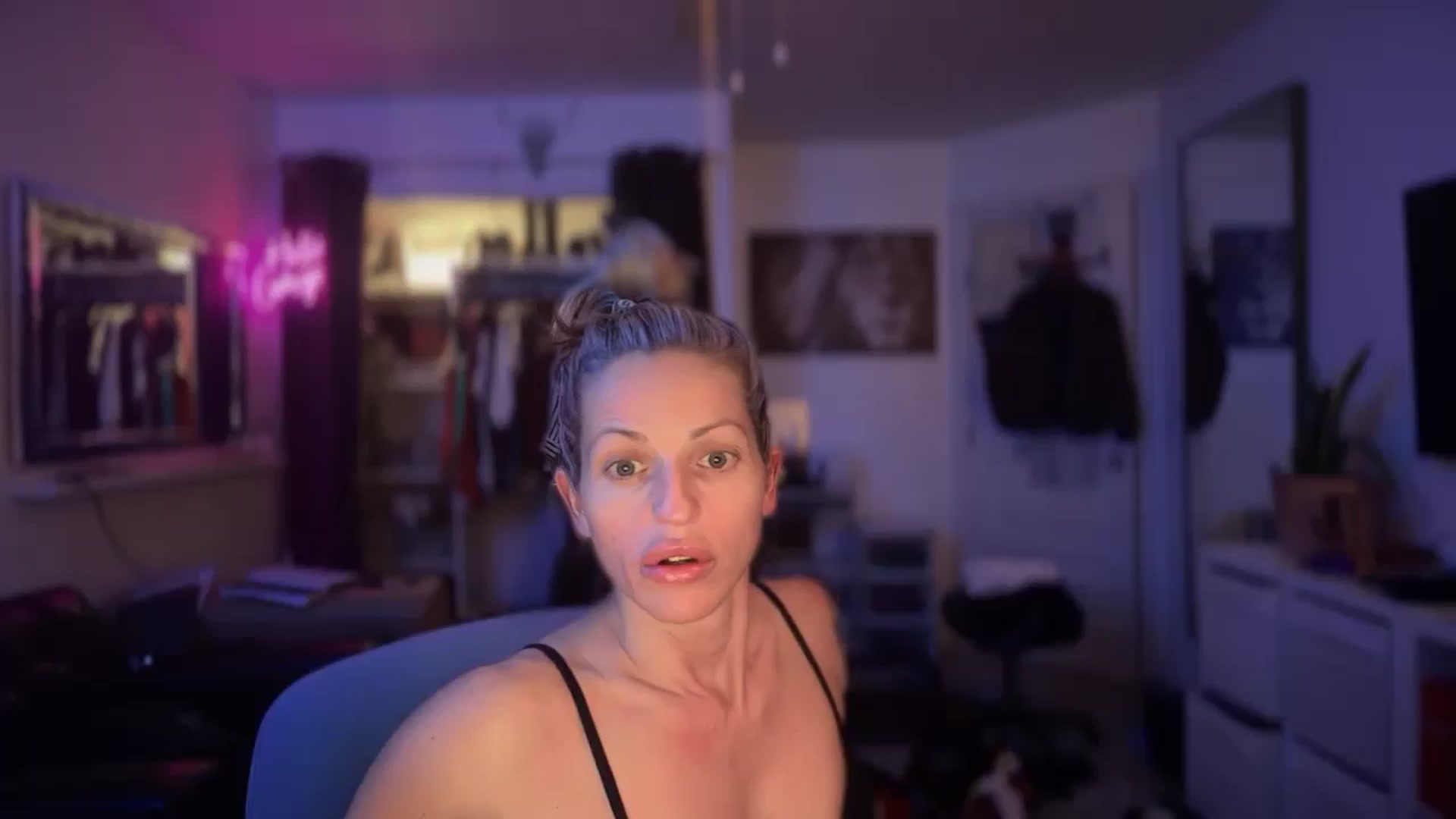 Gallery image thumbnail from HoneyHaus's myfreecams stream on, 01/08/2026, 09:23 image 4 of 20