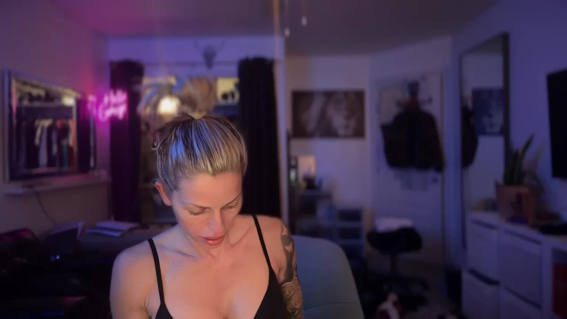 Gallery image thumbnail from HoneyHaus's myfreecams stream on, 01/08/2026, 09:23 image 1 of 20