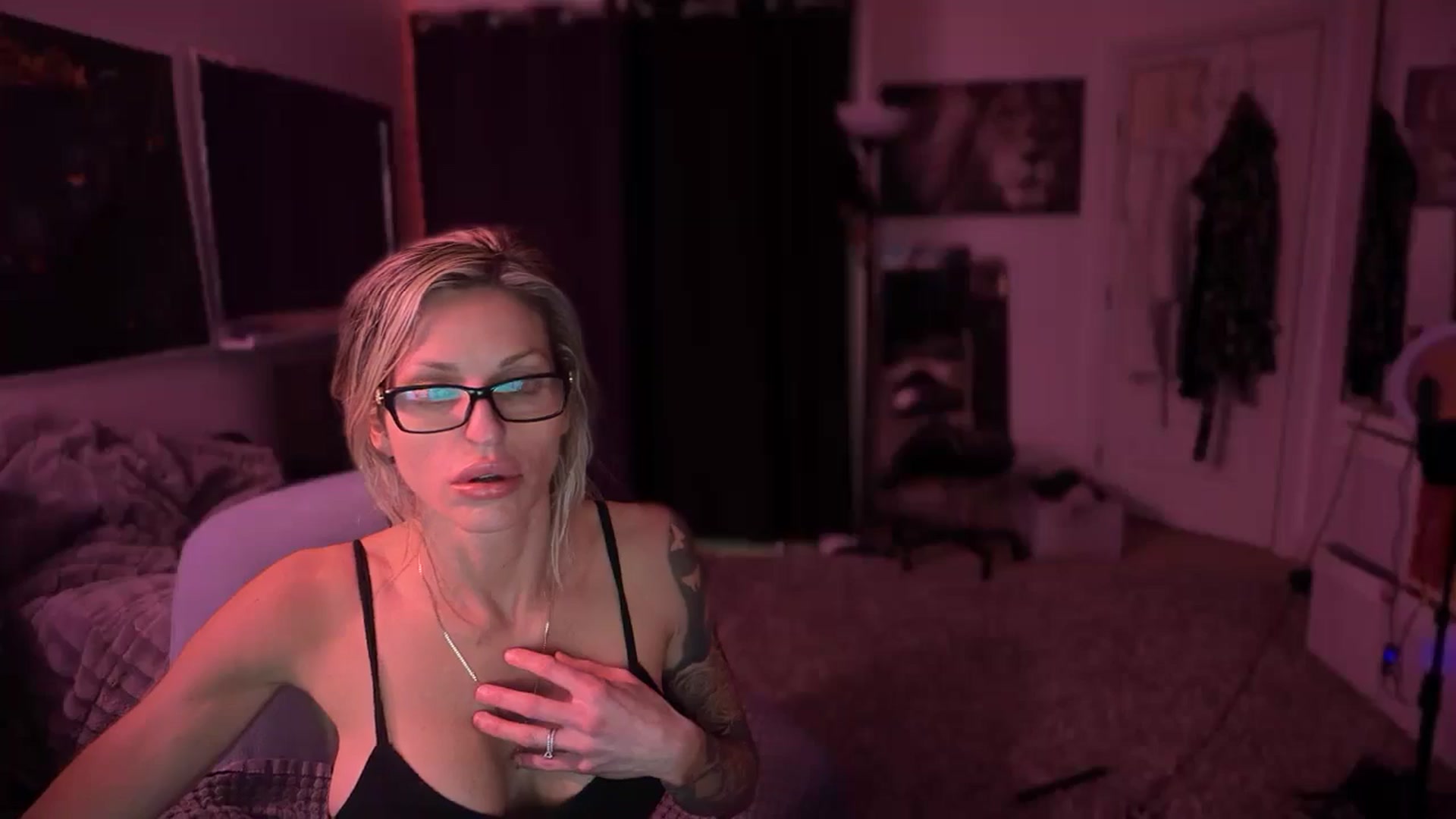 Gallery image thumbnail from HoneyHaus's myfreecams stream on, 01/18/2026, 10:06 image 11 of 20