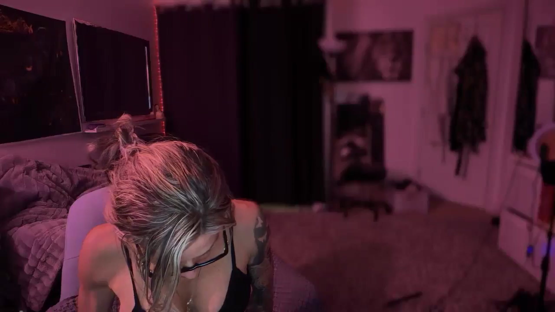 Gallery image thumbnail from HoneyHaus's myfreecams stream on, 01/18/2026, 10:06 image 12 of 20