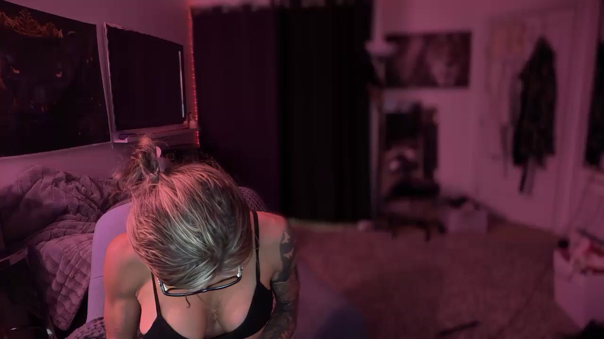 Gallery image thumbnail from HoneyHaus's myfreecams stream on, 01/18/2026, 10:06 image 3 of 20