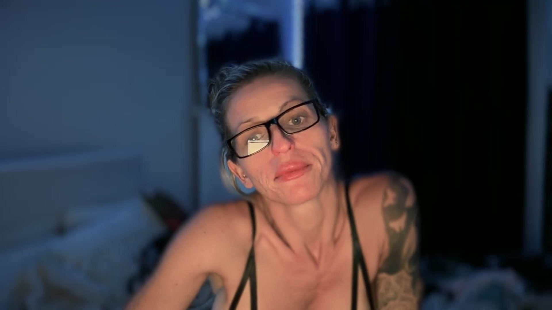 Gallery image thumbnail from HoneyHaus's myfreecams stream on, 04/29/2026, 11:41 image 9 of 20