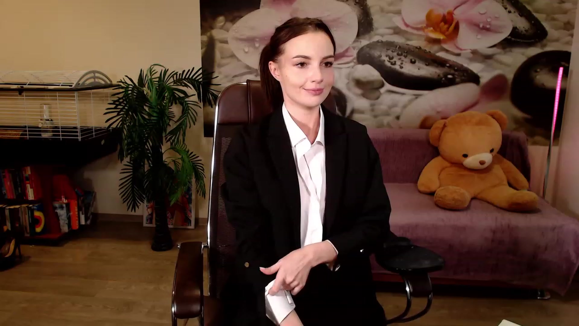 Gallery image thumbnail from HoneyIAmHome's myfreecams stream on, 11/16/2022, 08:06 image 17 of 20
