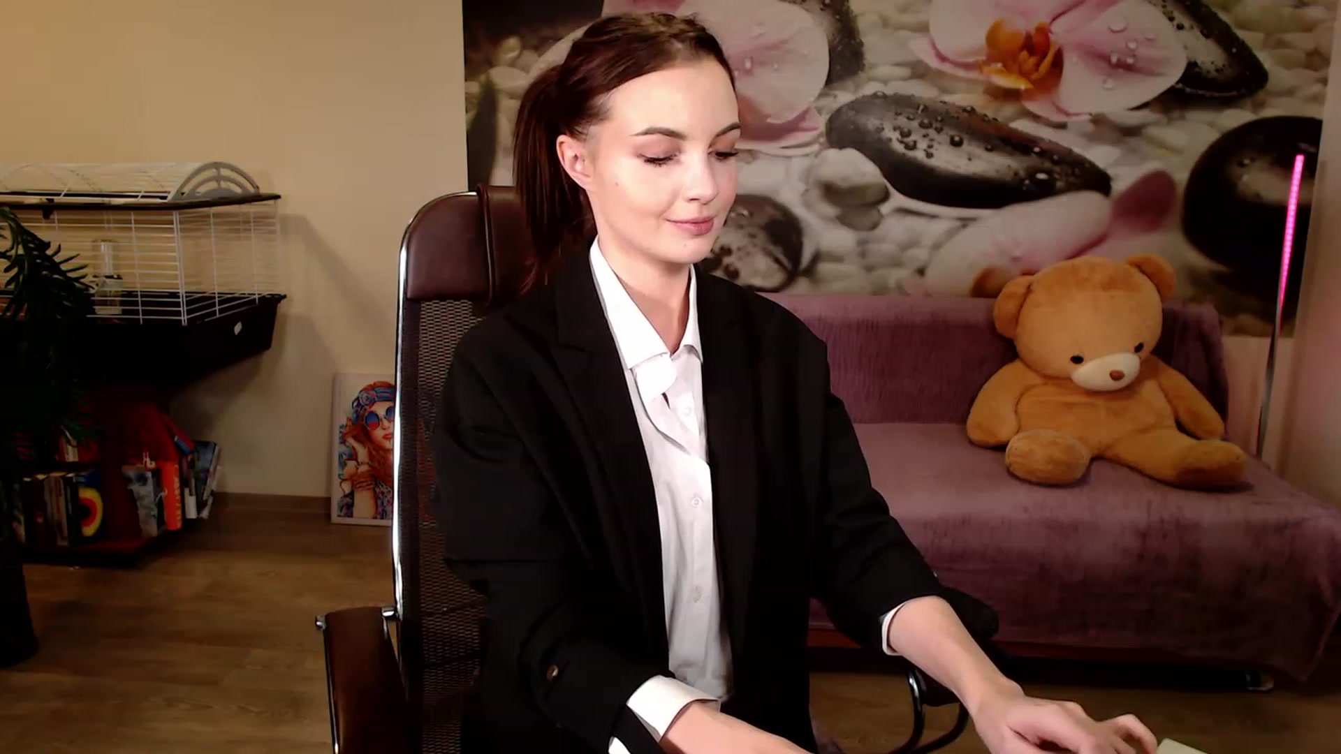 Gallery image thumbnail from HoneyIAmHome's myfreecams stream on, 11/16/2022, 08:06 image 16 of 20
