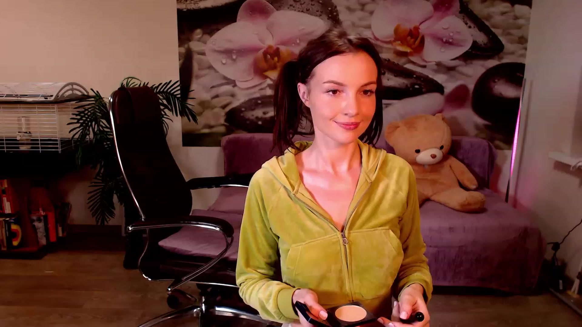 Gallery image thumbnail from HoneyIAmHome's myfreecams stream on, 11/17/2022, 08:33 image 18 of 20