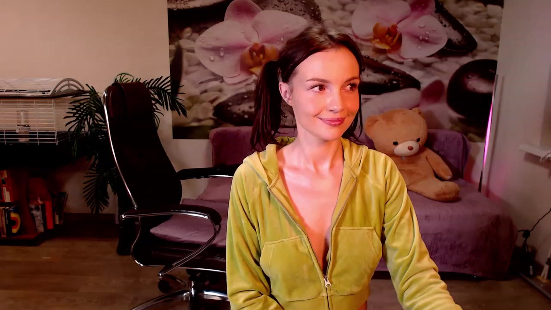 Gallery image thumbnail from HoneyIAmHome's myfreecams stream on, 11/17/2022, 08:33 image 20 of 20