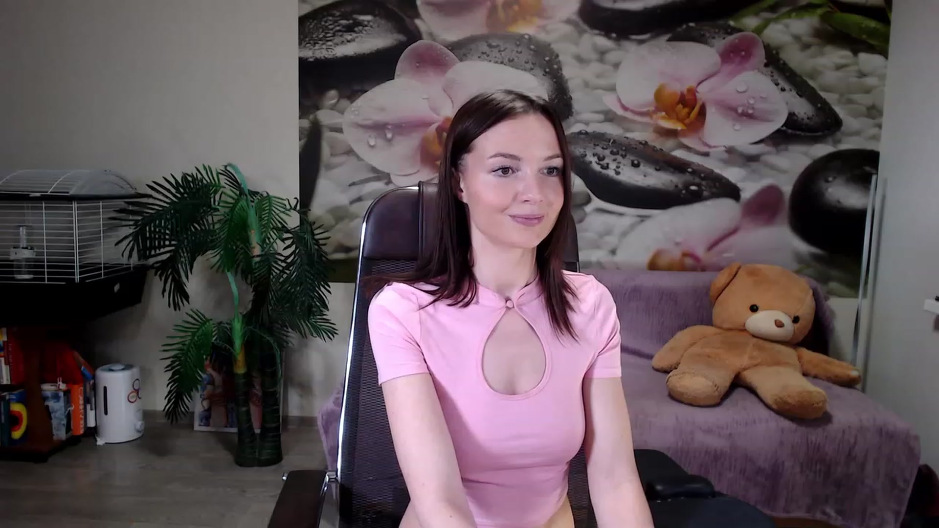 Gallery image thumbnail from HoneyIAmHome's myfreecams stream on, 11/23/2022, 08:19 image 13 of 20
