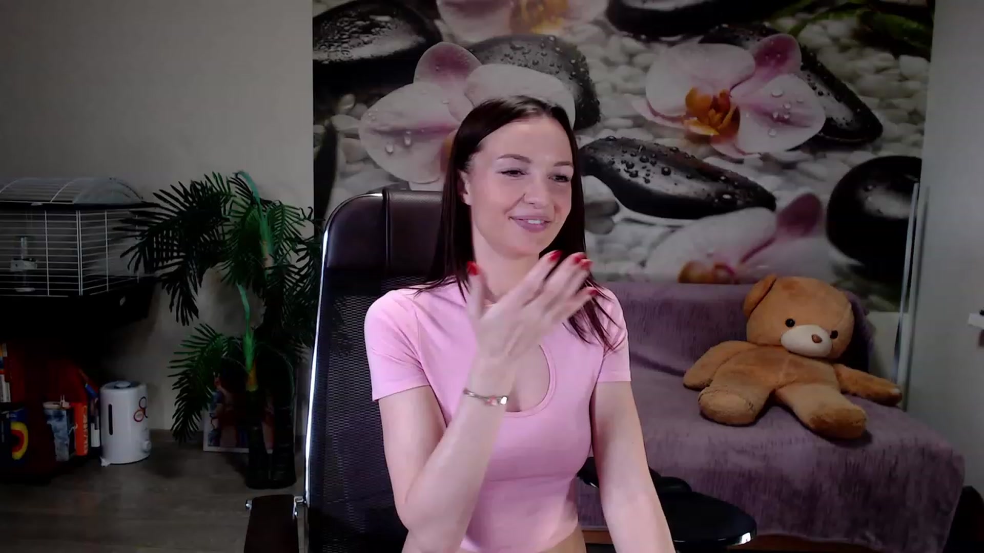 Gallery image thumbnail from HoneyIAmHome's myfreecams stream on, 11/23/2022, 08:19 image 1 of 20