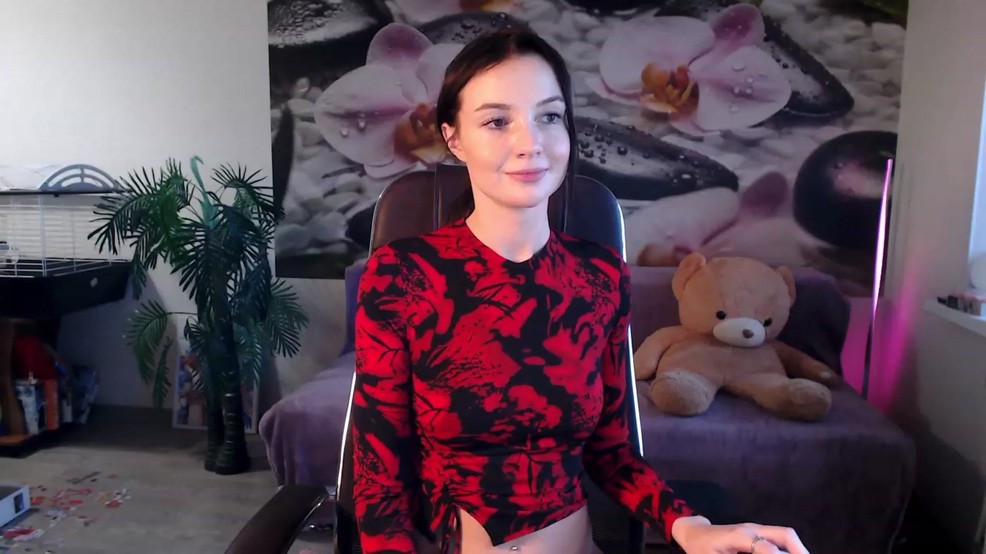 Gallery image thumbnail from HoneyIAmHome's myfreecams stream on, 12/03/2022, 08:12 image 3 of 20
