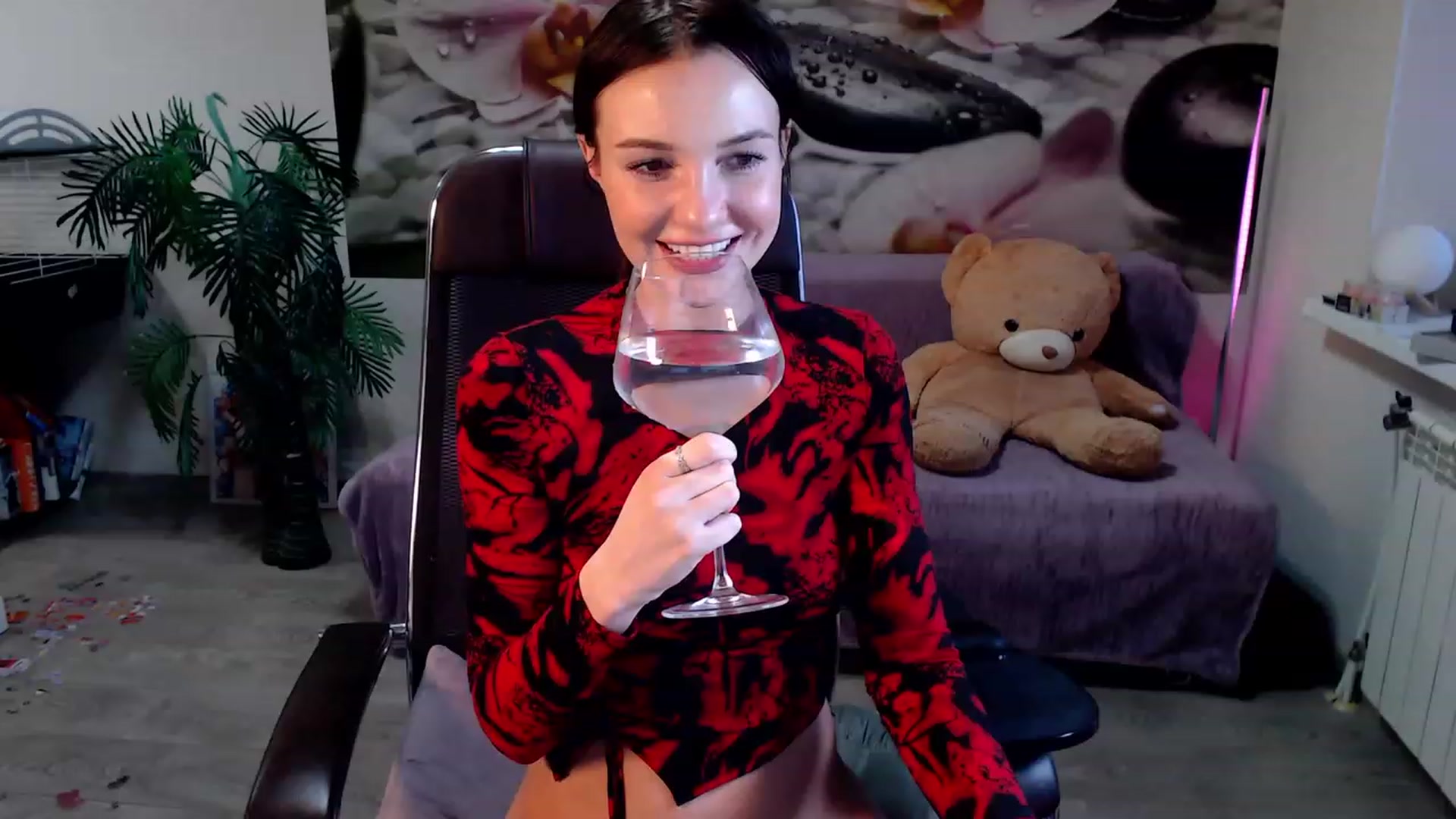 Gallery image thumbnail from HoneyIAmHome's myfreecams stream on, 12/03/2022, 08:12 image 8 of 20