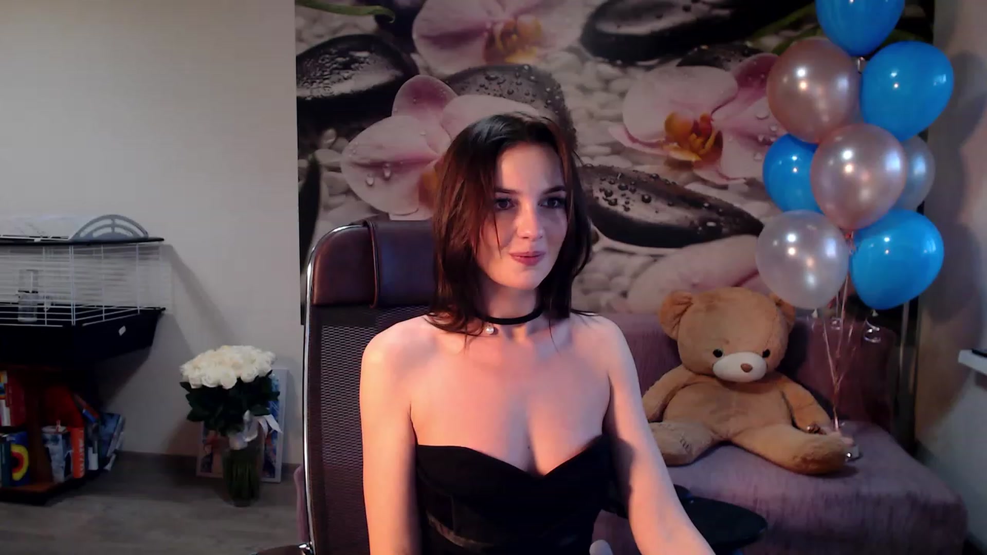 Gallery image thumbnail from HoneyIAmHome's myfreecams stream on, 12/05/2022, 07:16 image 15 of 20