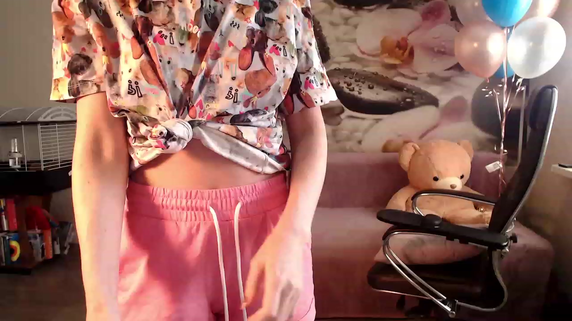 Gallery image thumbnail from HoneyIAmHome's myfreecams stream on, 12/07/2022, 05:59 image 7 of 20
