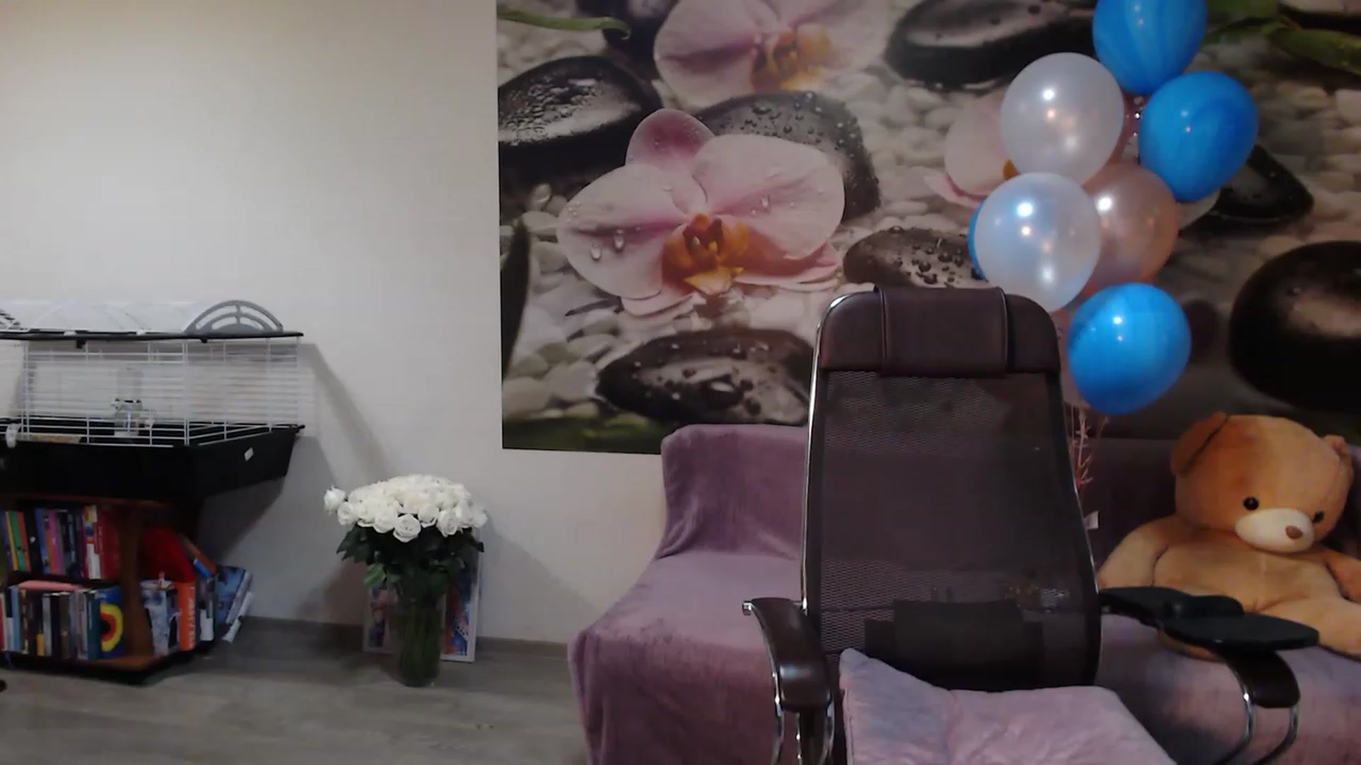 Gallery image thumbnail from HoneyIAmHome's myfreecams stream on, 12/08/2022, 09:17 image 5 of 20