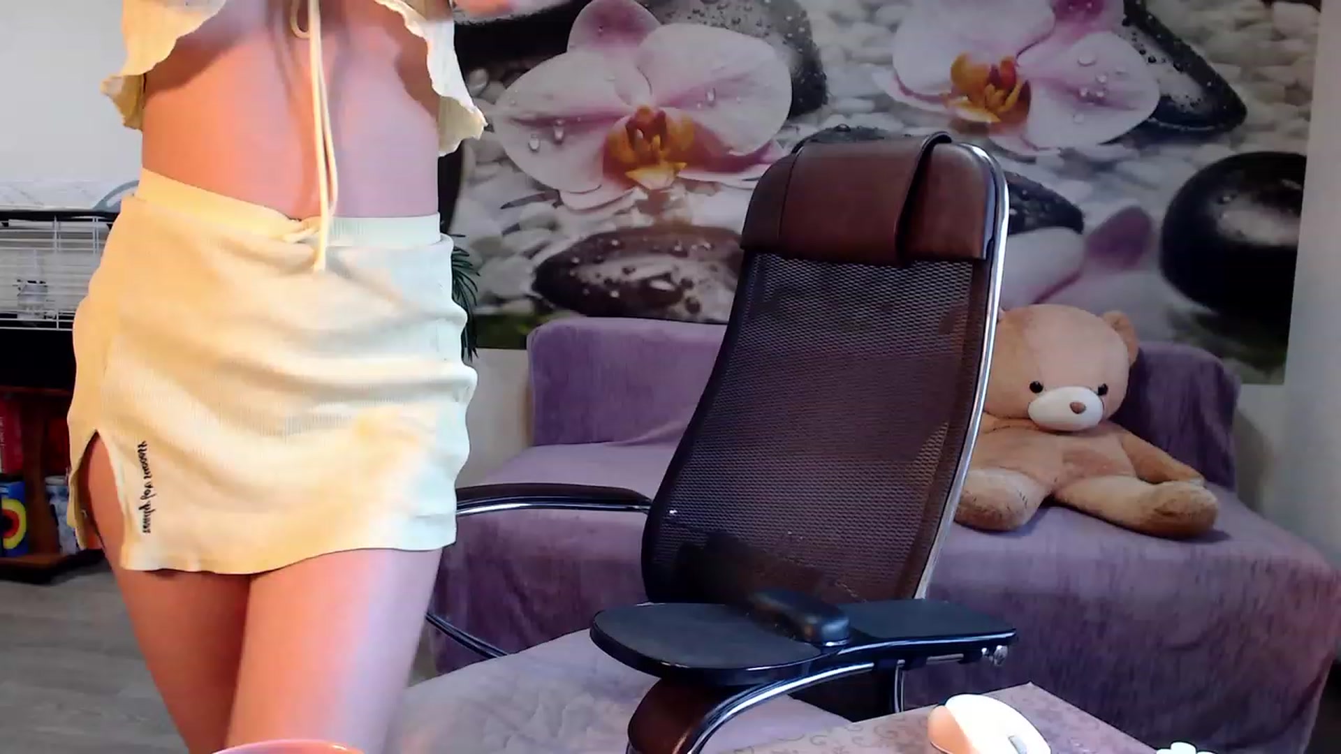 Gallery image thumbnail from HoneyIAmHome's myfreecams stream on, 12/12/2022, 06:30 image 1 of 20