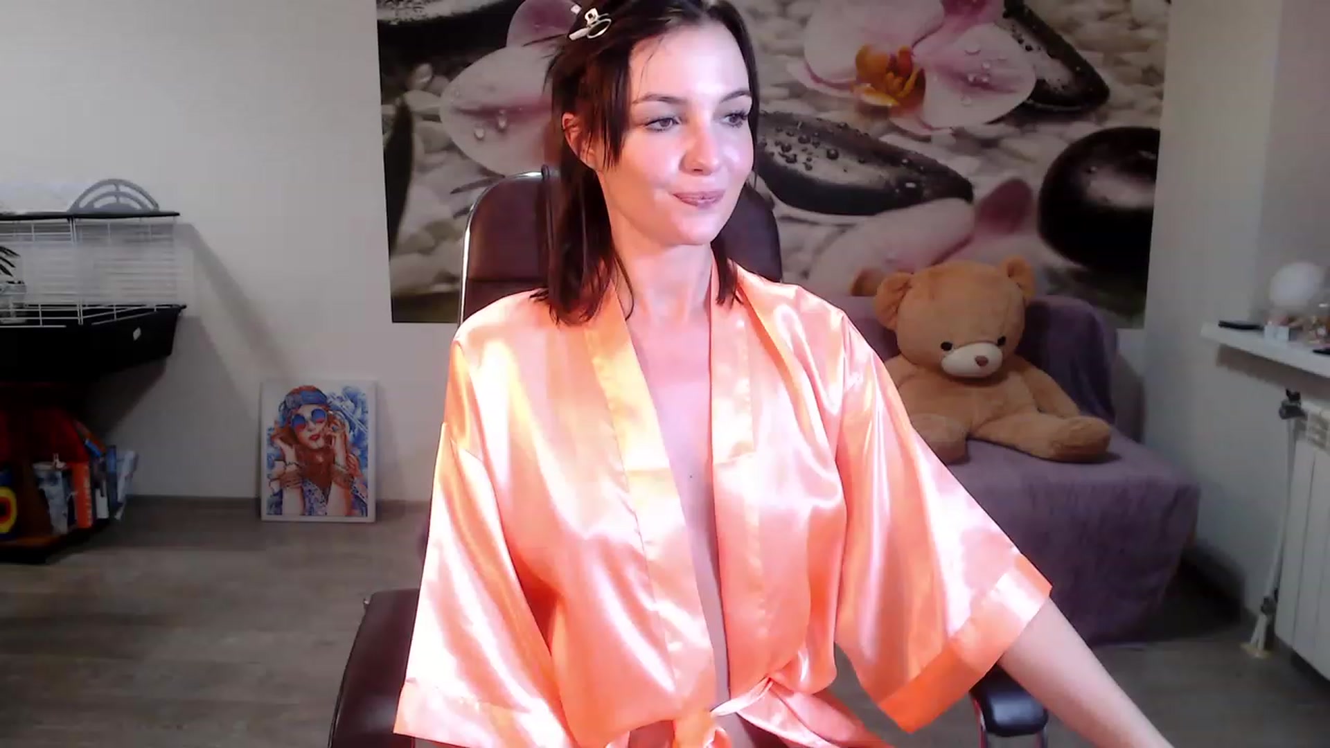 Gallery image thumbnail from HoneyIAmHome's myfreecams stream on, 12/17/2022, 08:11 image 10 of 20