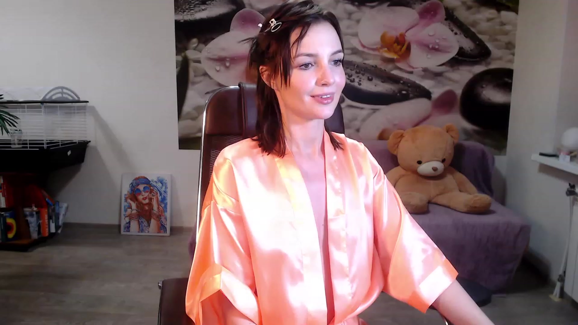 Gallery image thumbnail from HoneyIAmHome's myfreecams stream on, 12/17/2022, 08:11 image 17 of 20